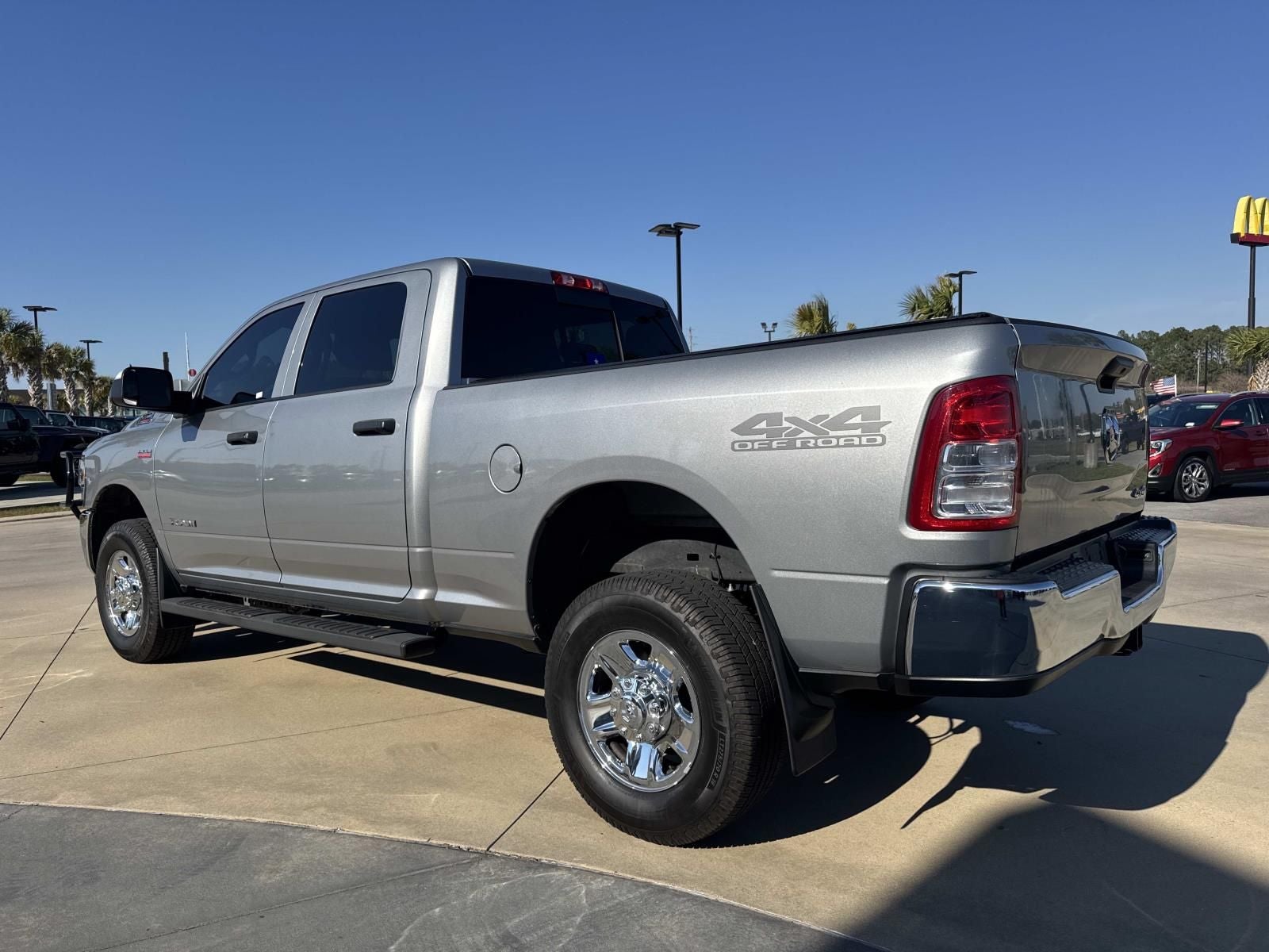 2022 RAM 2500 Tradesman Crew Cab 4x4 6'4' Box