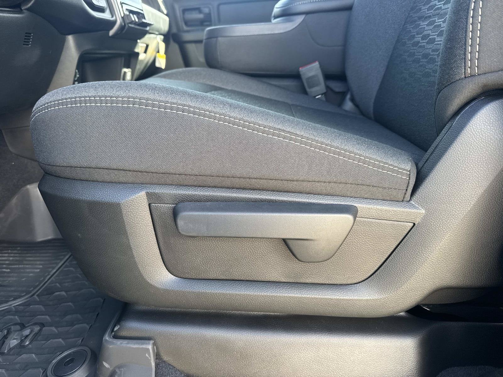 2027 RAM Ram 2500 RAM 2500 BLACK EXPRESS CREW CAB 4X4 6'4' BOX