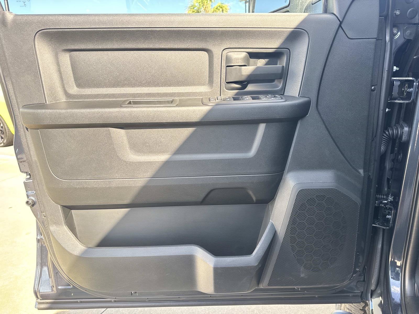2027 RAM Ram 2500 RAM 2500 BLACK EXPRESS CREW CAB 4X4 6'4' BOX