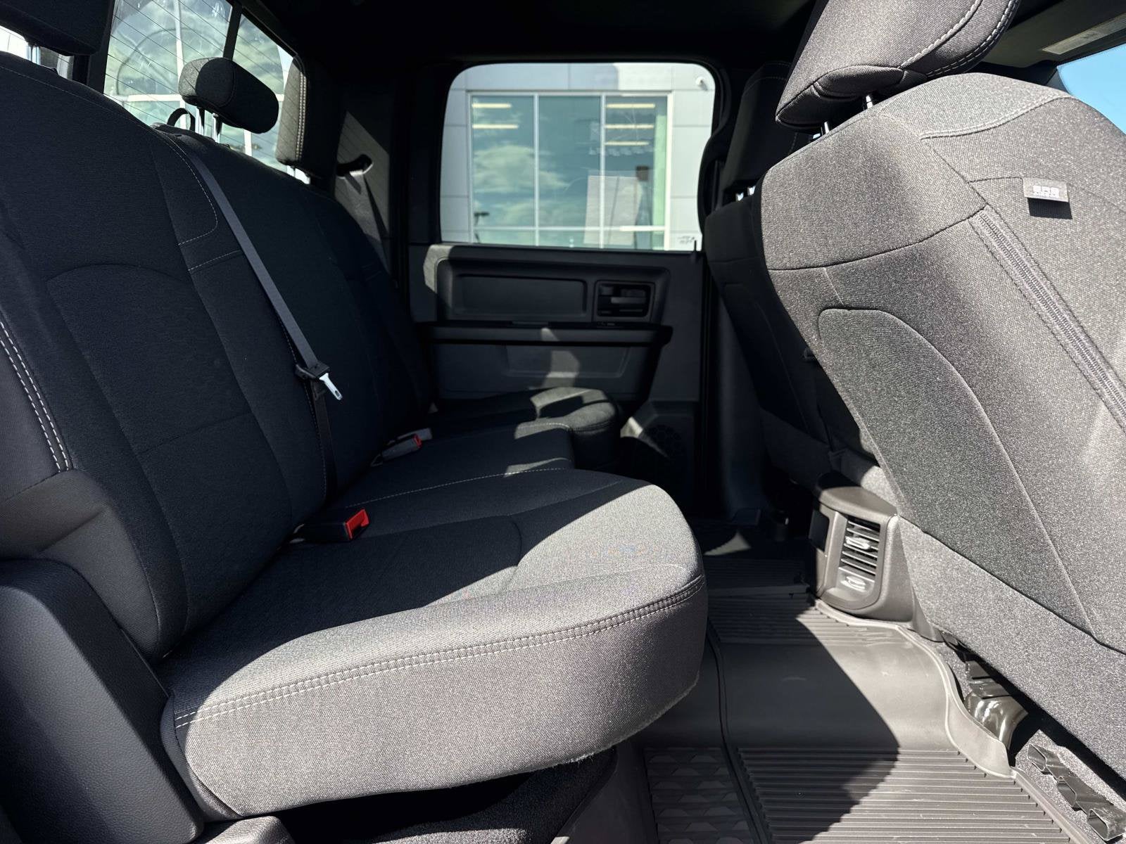 2027 RAM Ram 2500 RAM 2500 BLACK EXPRESS CREW CAB 4X4 6'4' BOX