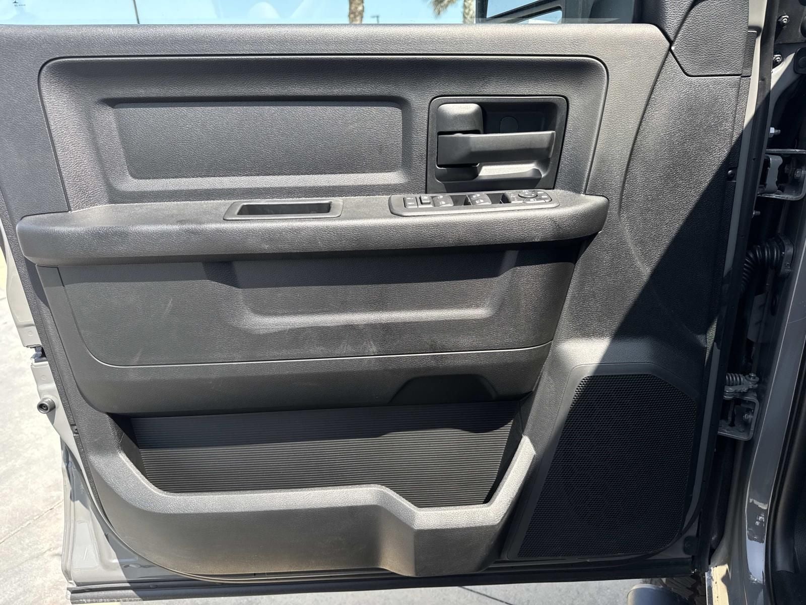 2026 RAM Ram 2500 RAM 2500 BLACK EXPRESS CREW CAB 4X4 6'4' BOX