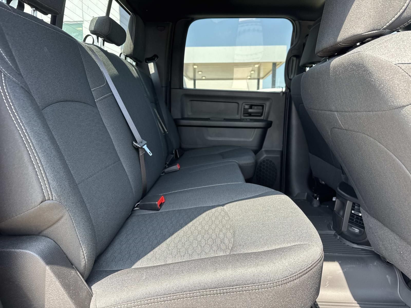 2026 RAM Ram 2500 RAM 2500 BLACK EXPRESS CREW CAB 4X4 6'4' BOX