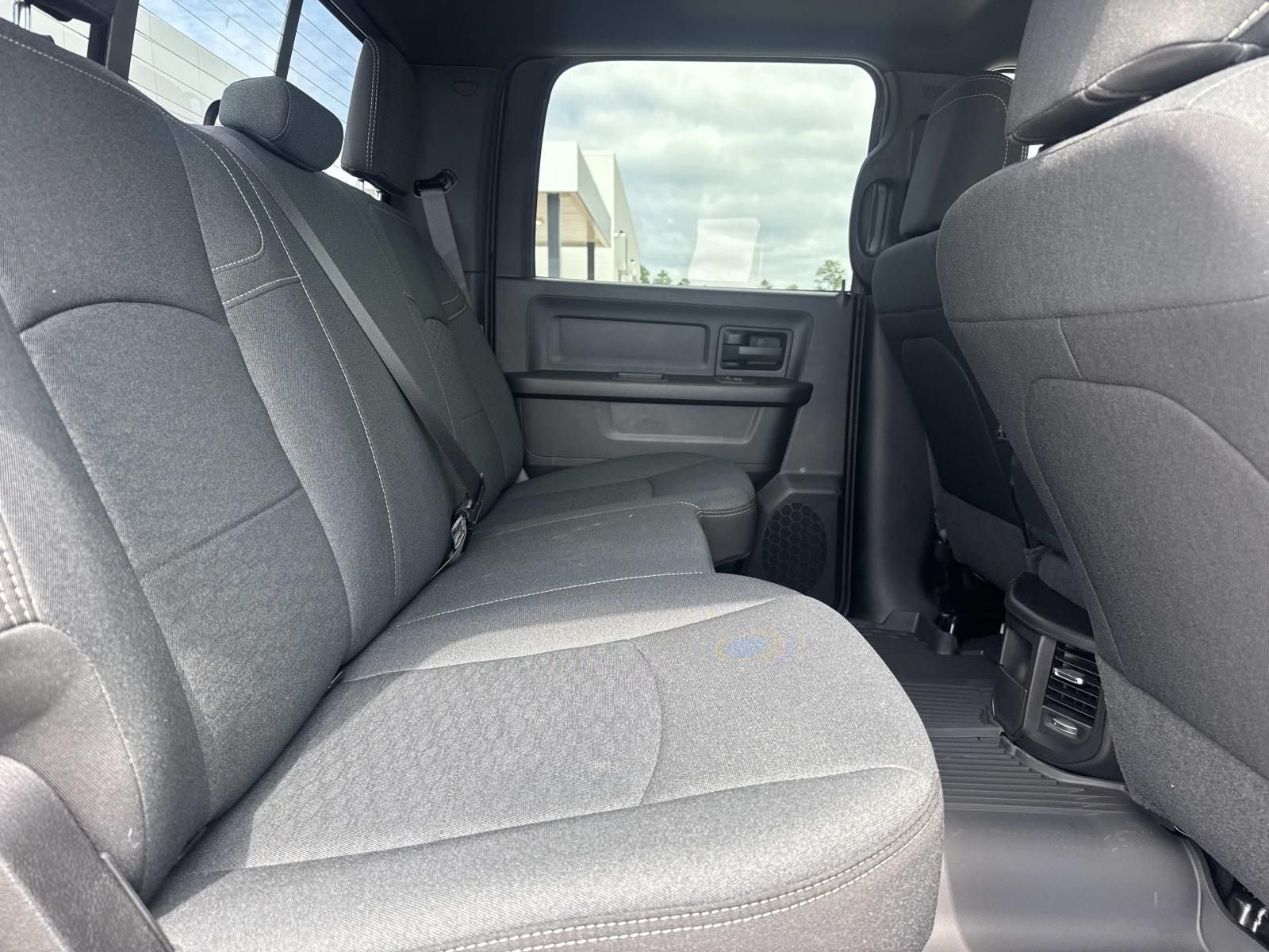 2026 RAM Ram 2500 RAM 2500 BLACK EXPRESS CREW CAB 4X4 6'4' BOX
