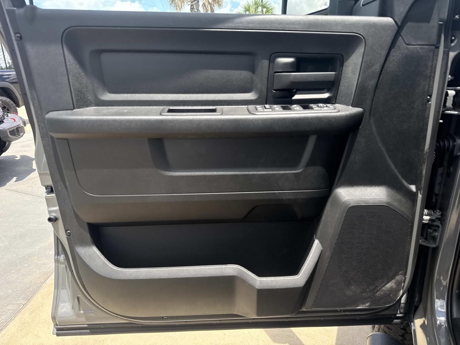 2026 RAM Ram 2500 RAM 2500 BLACK EXPRESS CREW CAB 4X4 6'4' BOX