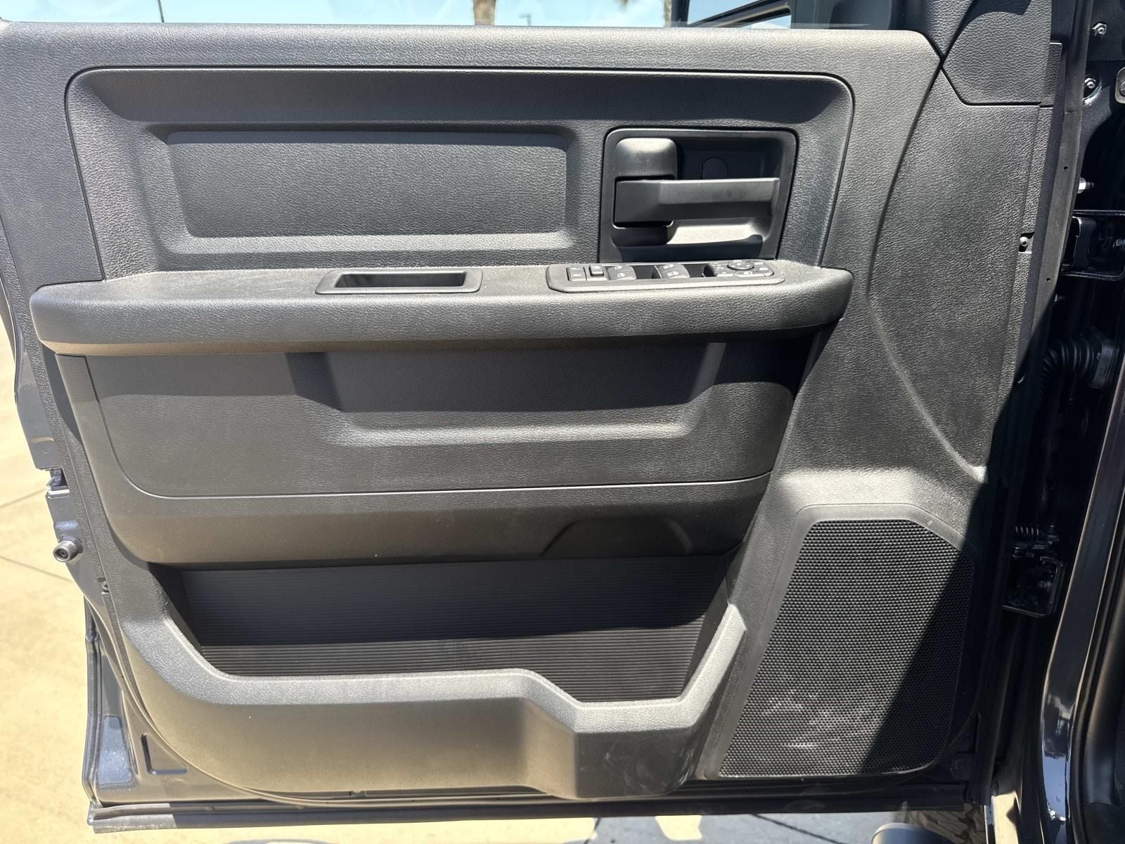2026 RAM Ram 2500 RAM 2500 BLACK EXPRESS CREW CAB 4X4 6'4' BOX