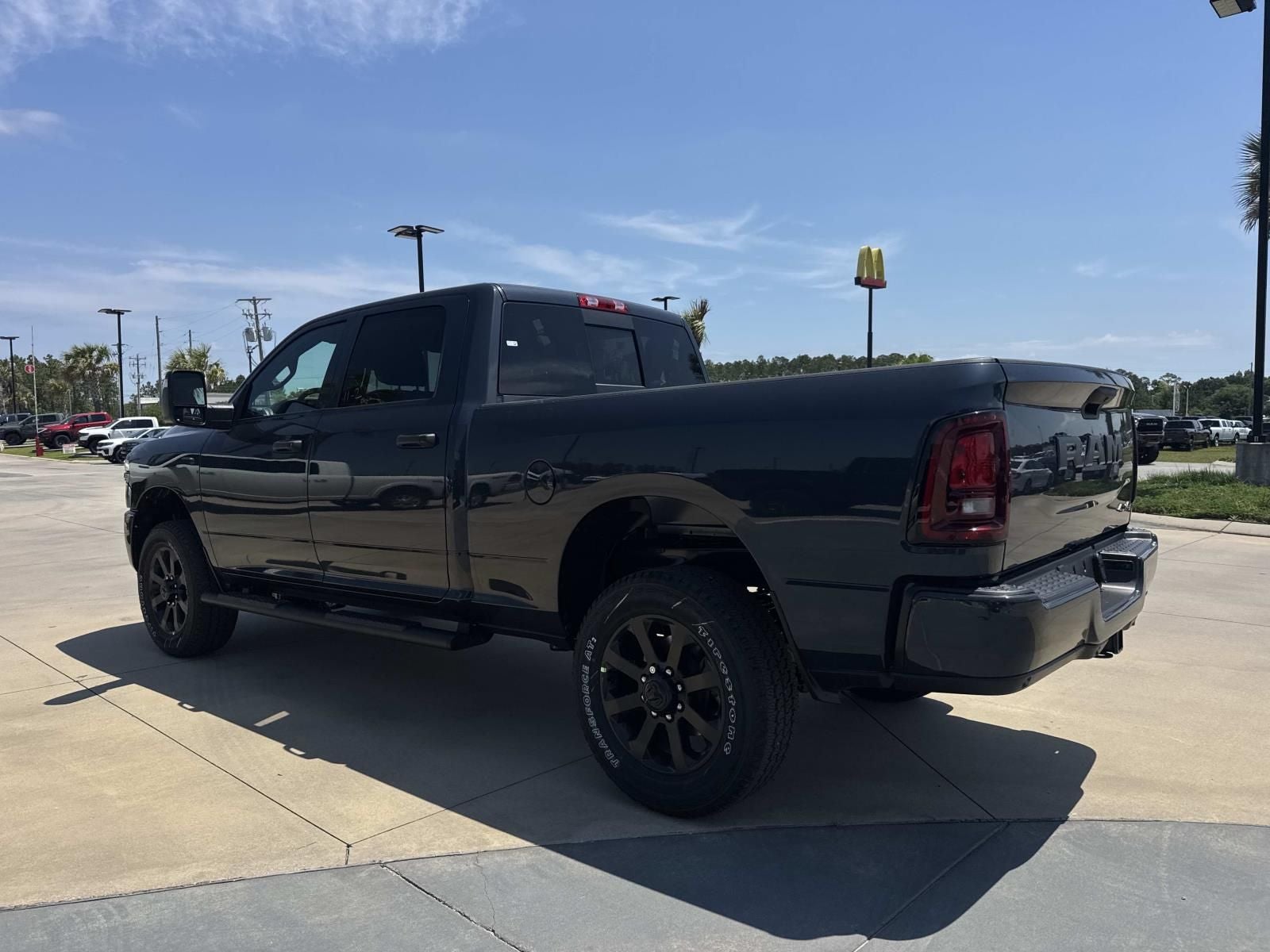 2026 RAM Ram 2500 RAM 2500 BLACK EXPRESS CREW CAB 4X4 6'4' BOX