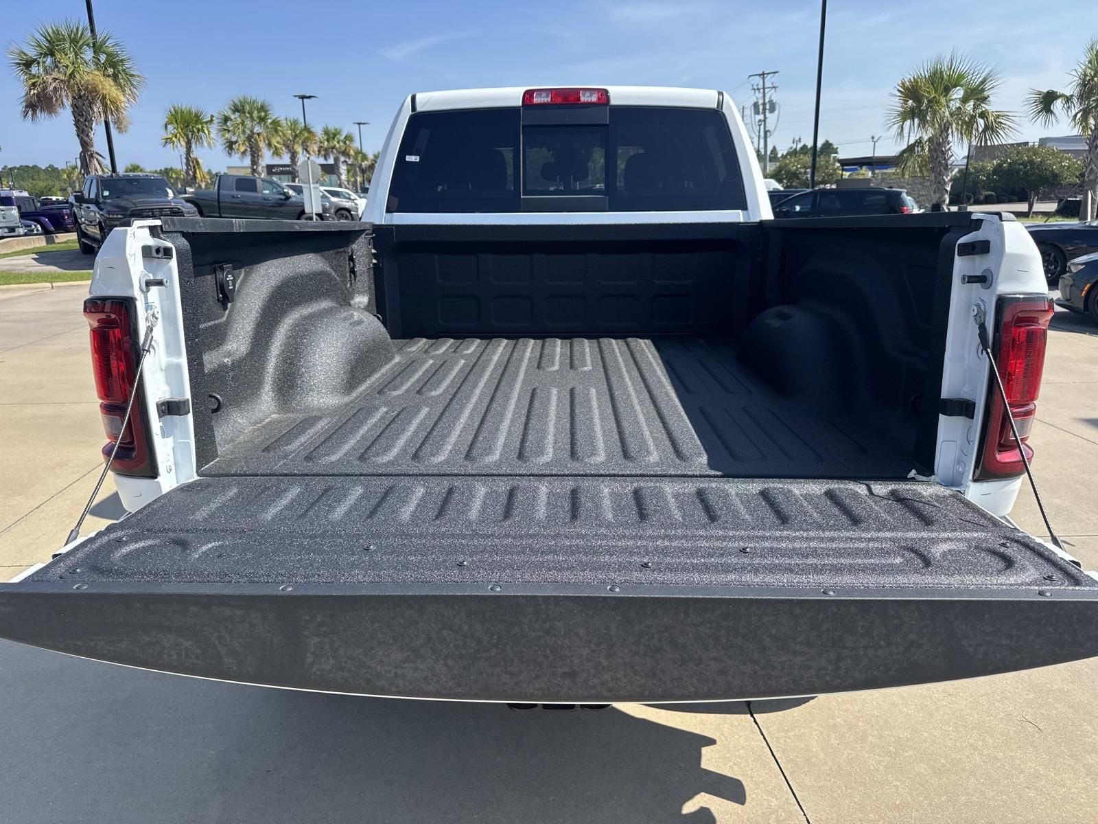 2026 RAM Ram 2500 RAM 2500 BLACK EXPRESS CREW CAB 4X4 6'4' BOX