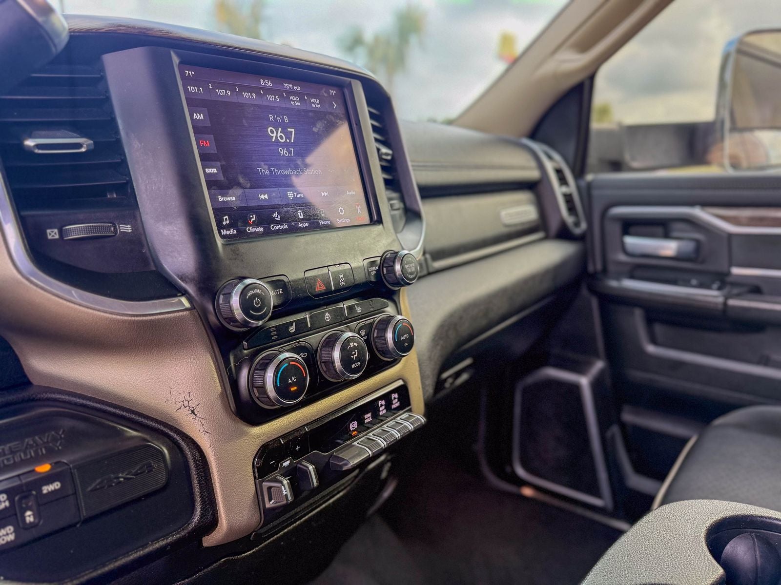 2020 RAM 2500 Laramie Crew Cab 4X4 6'4' Box