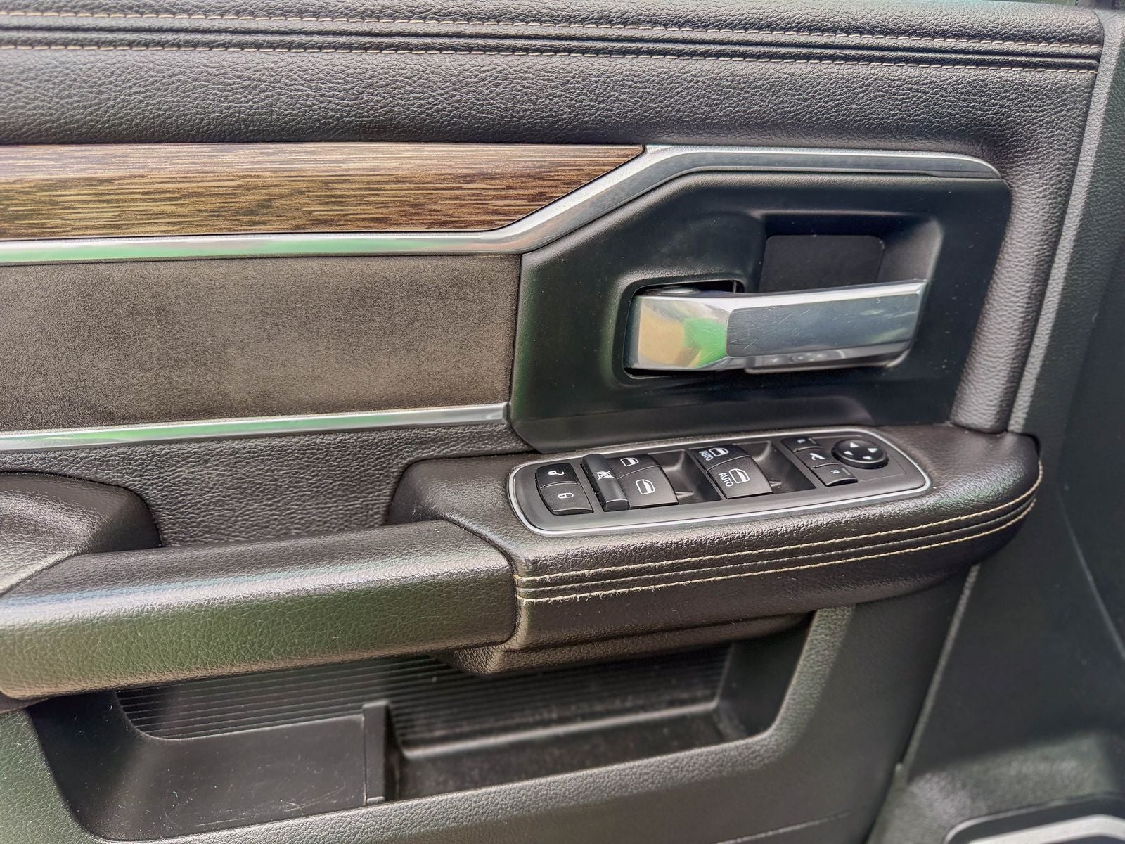 2020 RAM 2500 Laramie Crew Cab 4X4 6'4' Box