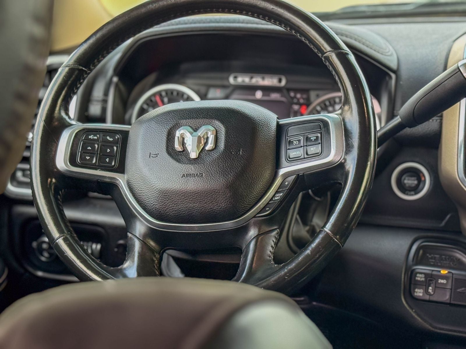 2020 RAM 2500 Laramie Crew Cab 4X4 6'4' Box