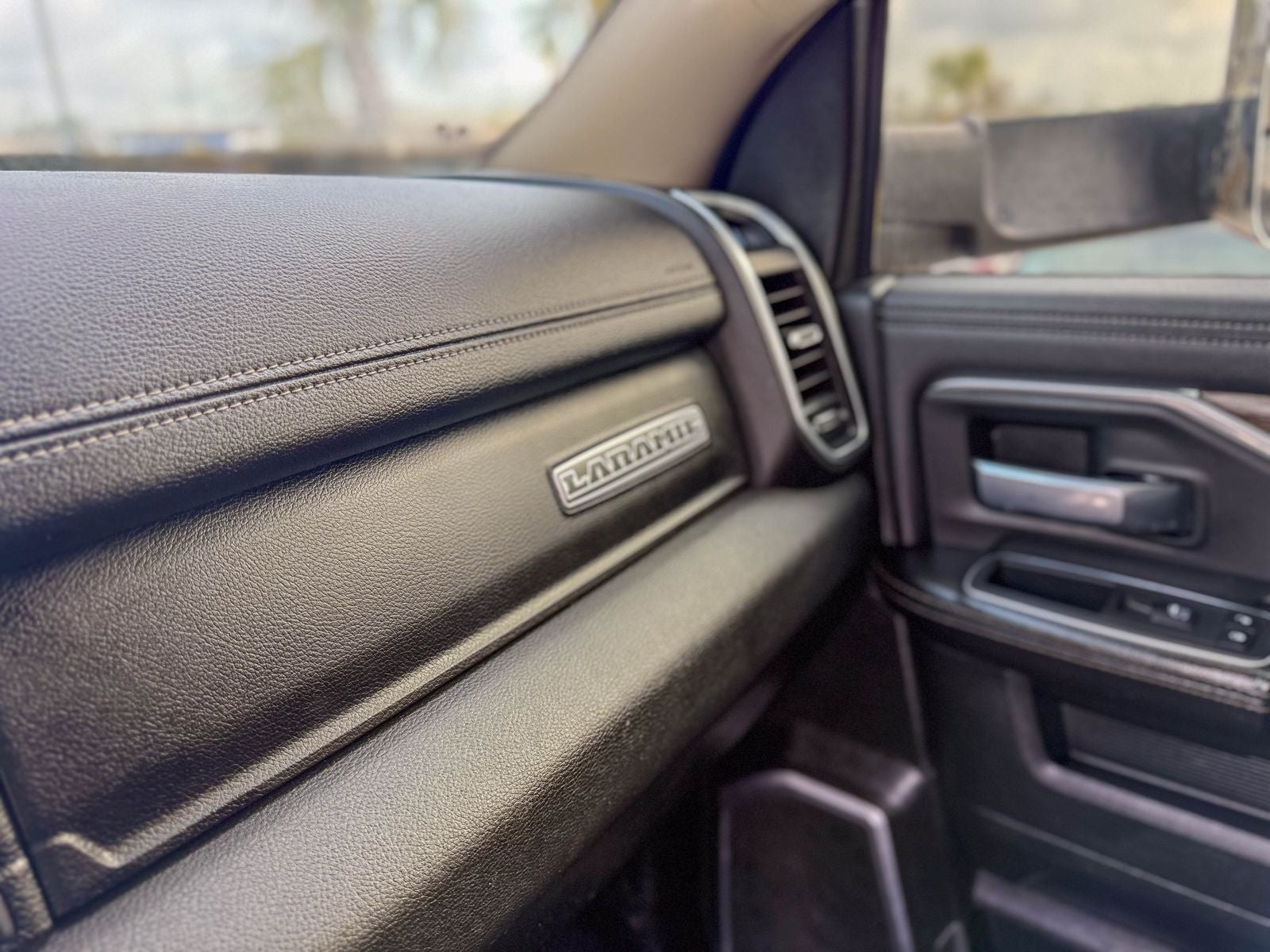 2020 RAM 2500 Laramie Crew Cab 4X4 6'4' Box