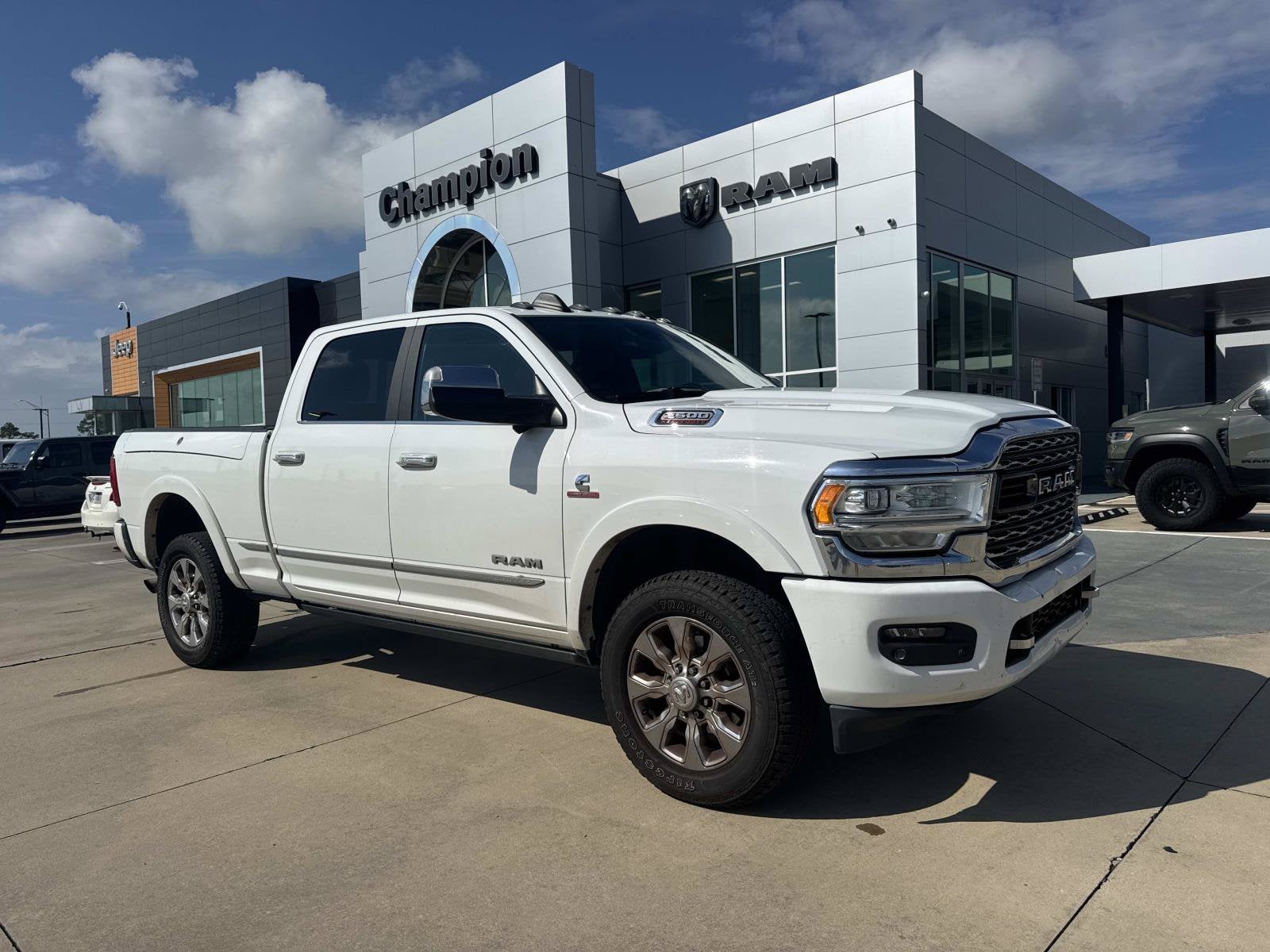 2019 RAM 2500 Limited Crew Cab 4x4 6'4' Box