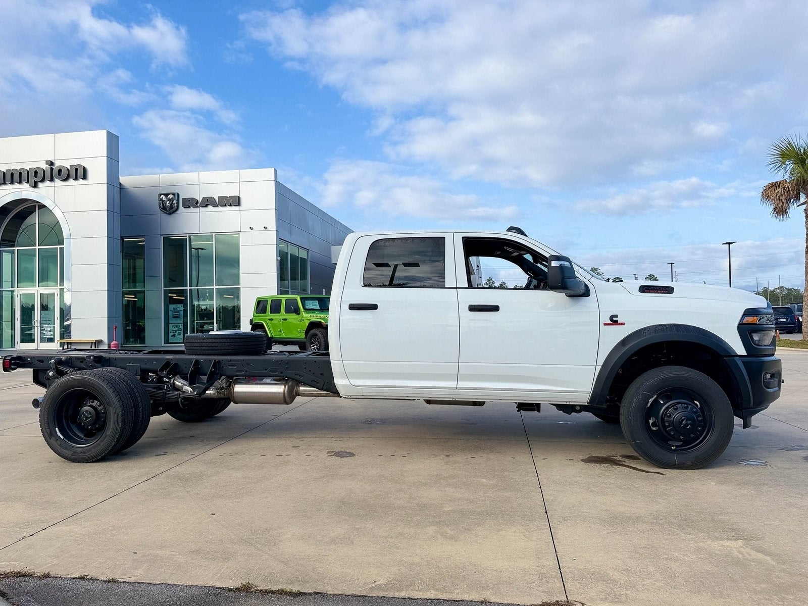 2026 RAM Ram 5500 Chassis Cab RAM 5500 TRADESMAN CHASSIS CREW CAB 4X4 84' CA