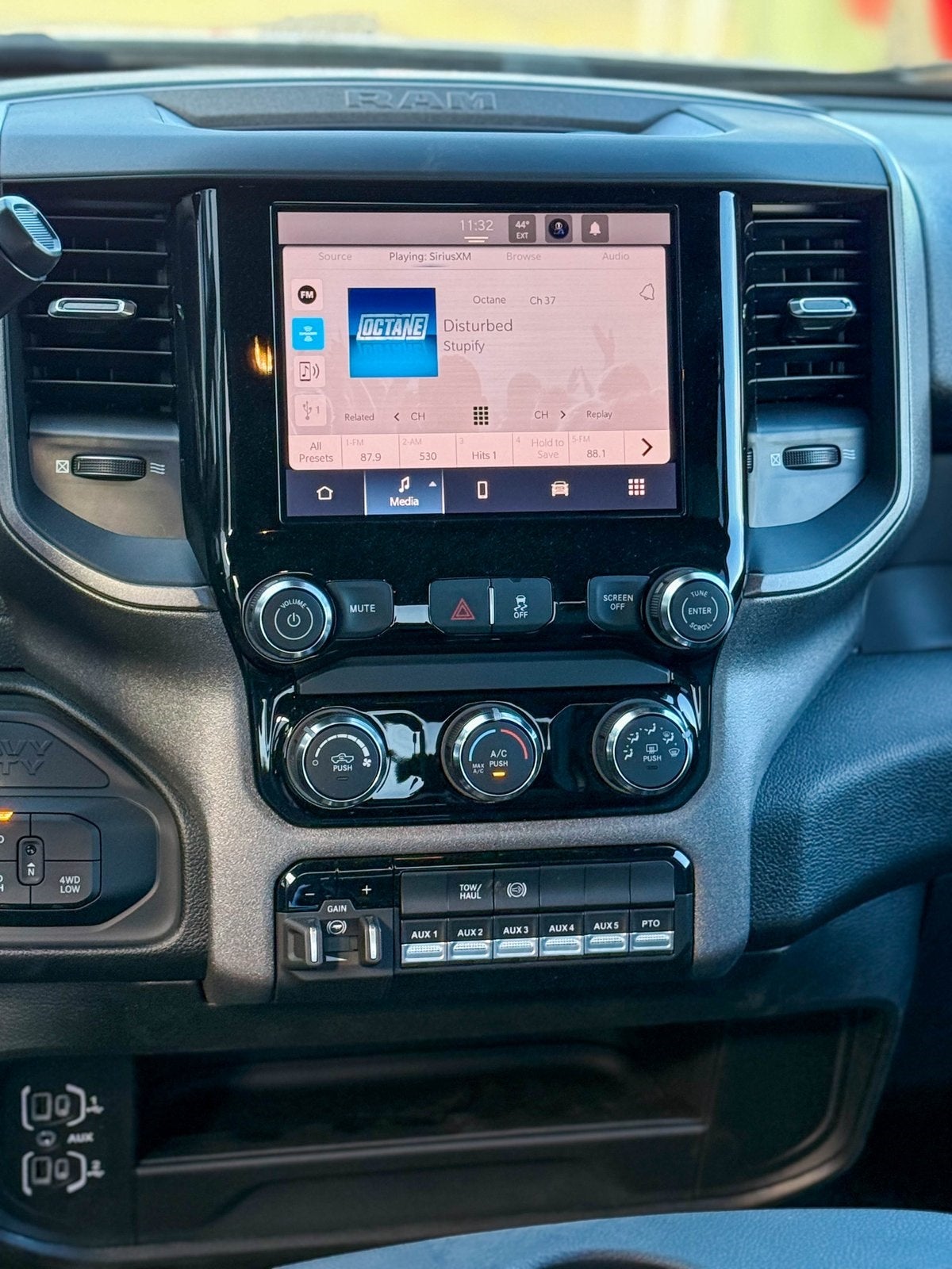 2026 RAM Ram 5500 Chassis Cab RAM 5500 TRADESMAN CHASSIS CREW CAB 4X4 84' CA