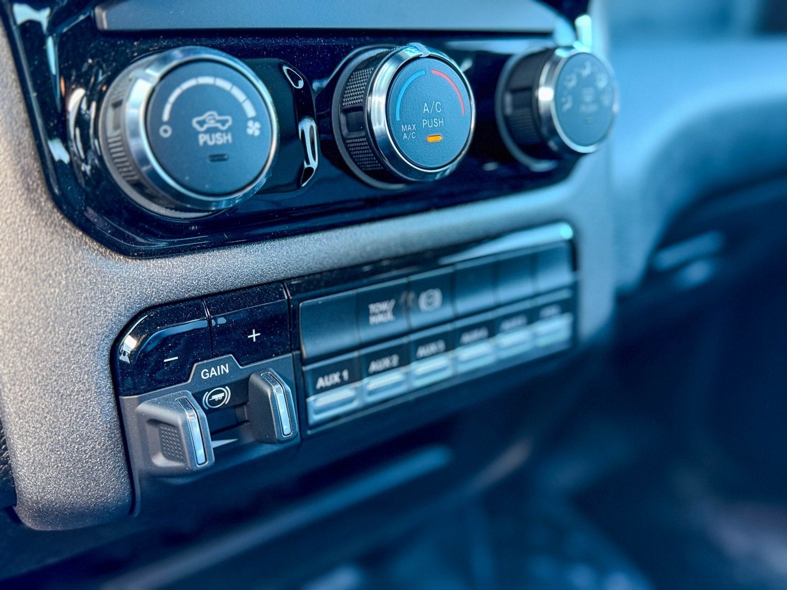 2026 RAM Ram 5500 Chassis Cab RAM 5500 TRADESMAN CHASSIS CREW CAB 4X4 84' CA