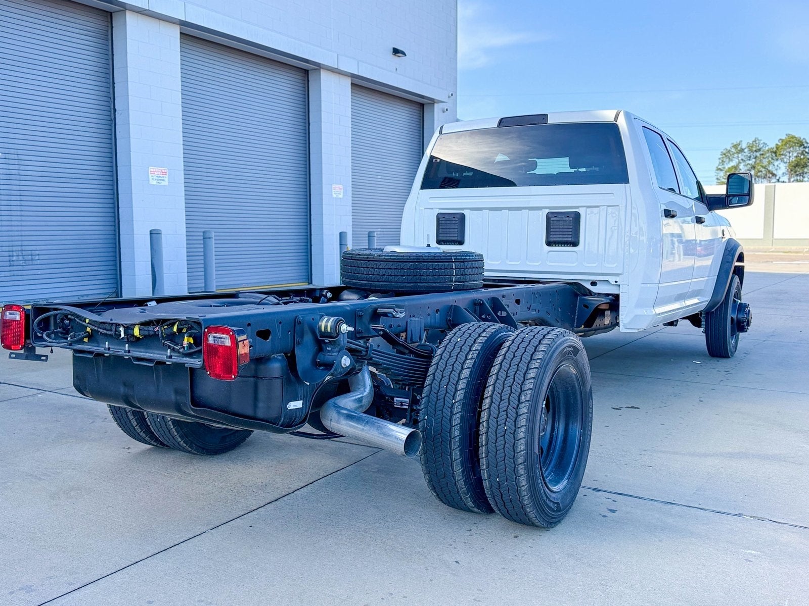 2026 RAM Ram 5500 Chassis Cab RAM 5500 TRADESMAN CHASSIS CREW CAB 4X4 84' CA