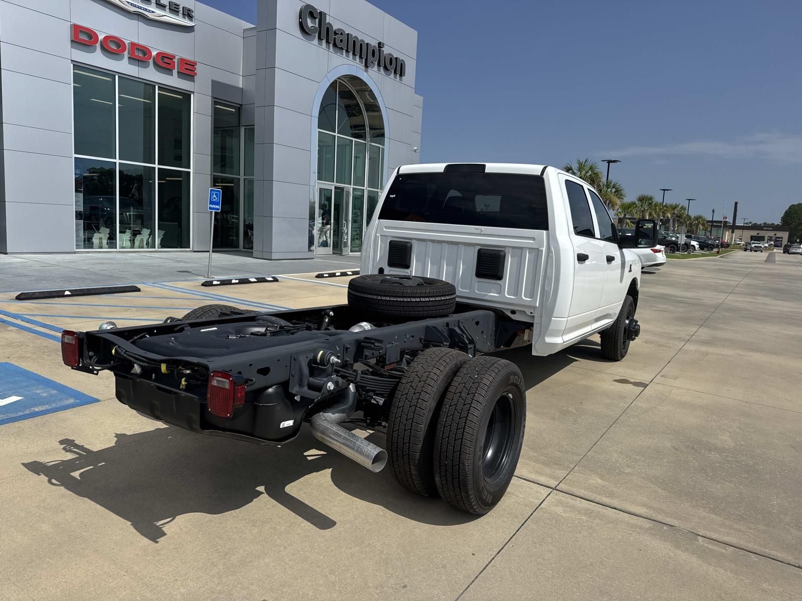 2026 RAM Ram 3500 Chassis Cab RAM 3500 TRADESMAN CREW CAB CHASSIS 4X4 60' CA