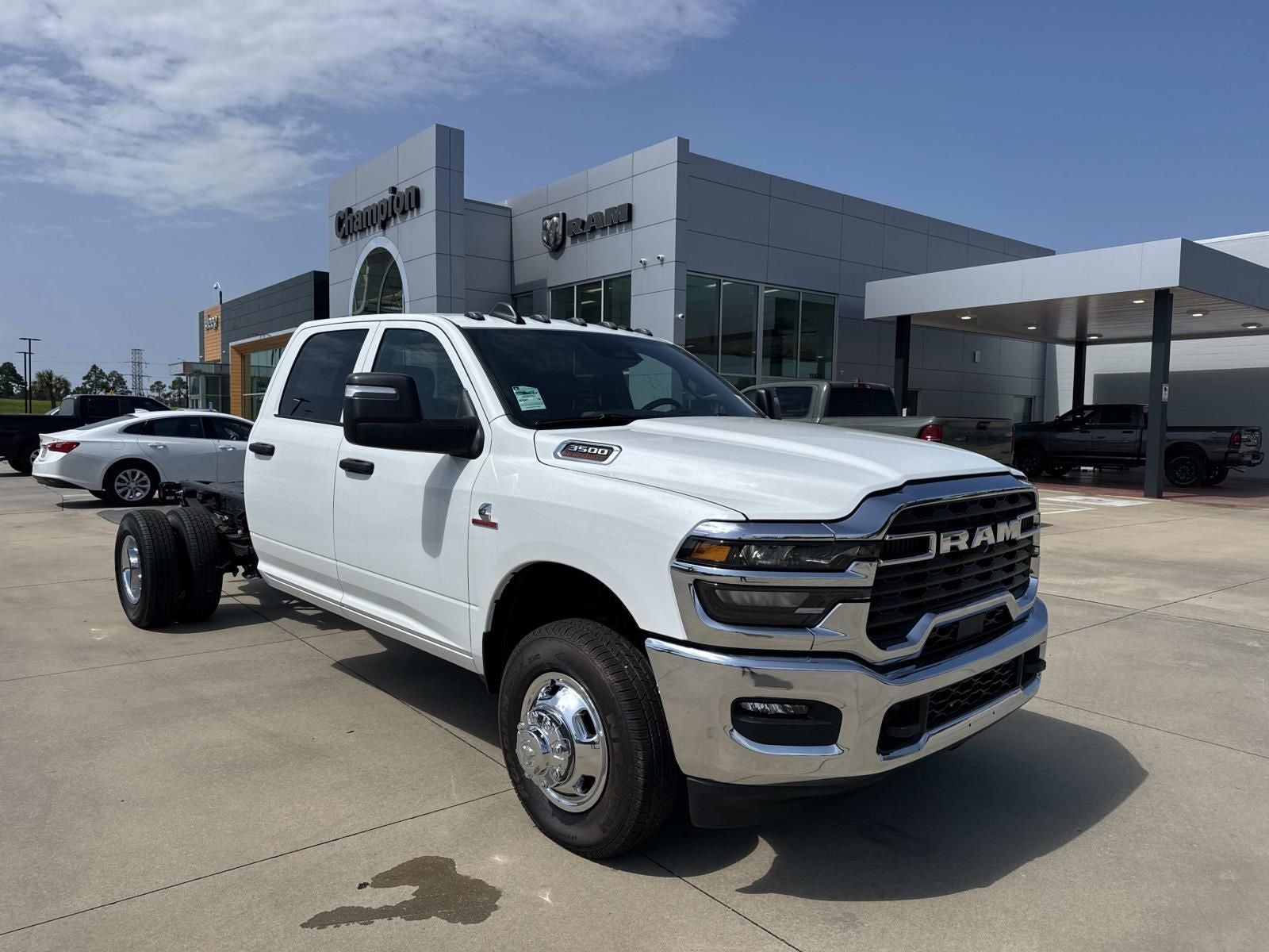 2026 RAM 3500 Chassis RAM 3500 TRADESMAN CREW CAB CHASSIS 4X4 60' CA