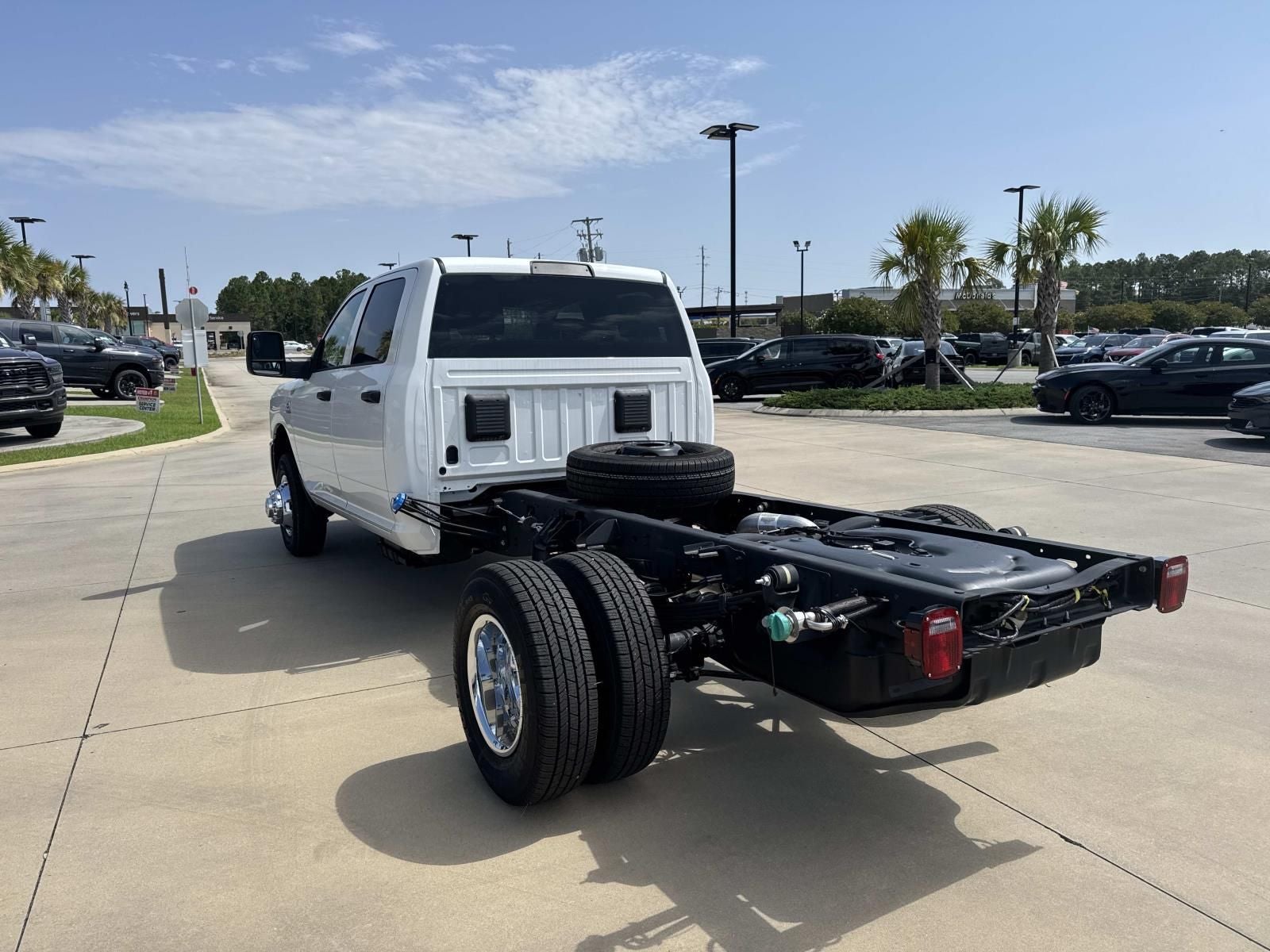 2026 RAM 3500 Chassis RAM 3500 TRADESMAN CREW CAB CHASSIS 4X4 60' CA