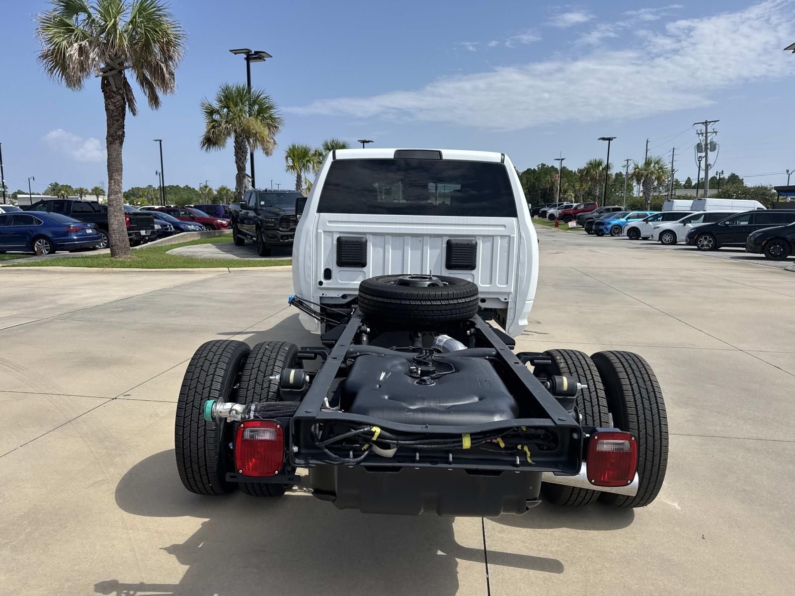 2026 RAM 3500 Chassis RAM 3500 TRADESMAN CREW CAB CHASSIS 4X4 60' CA