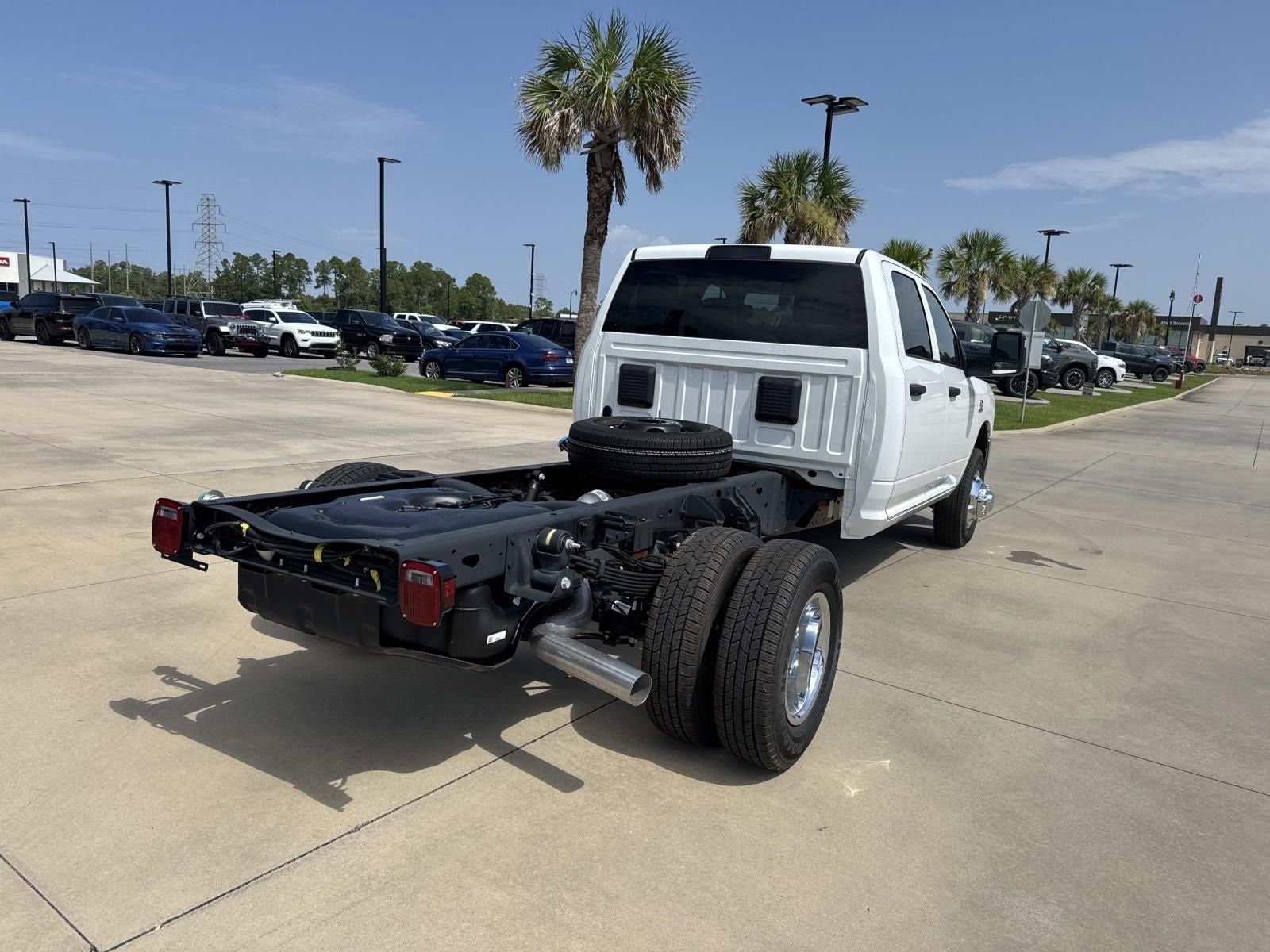 2026 RAM 3500 Chassis RAM 3500 TRADESMAN CREW CAB CHASSIS 4X4 60' CA