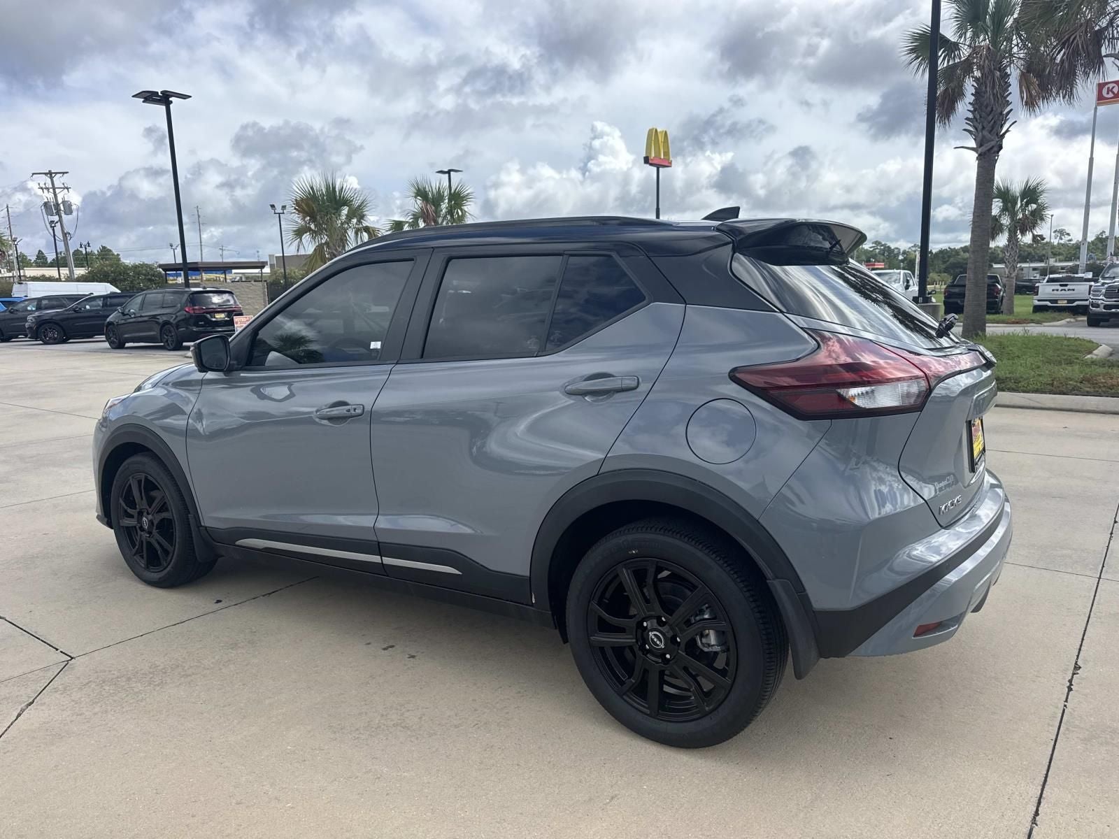 2024 Nissan Kicks SR Xtronic CVT