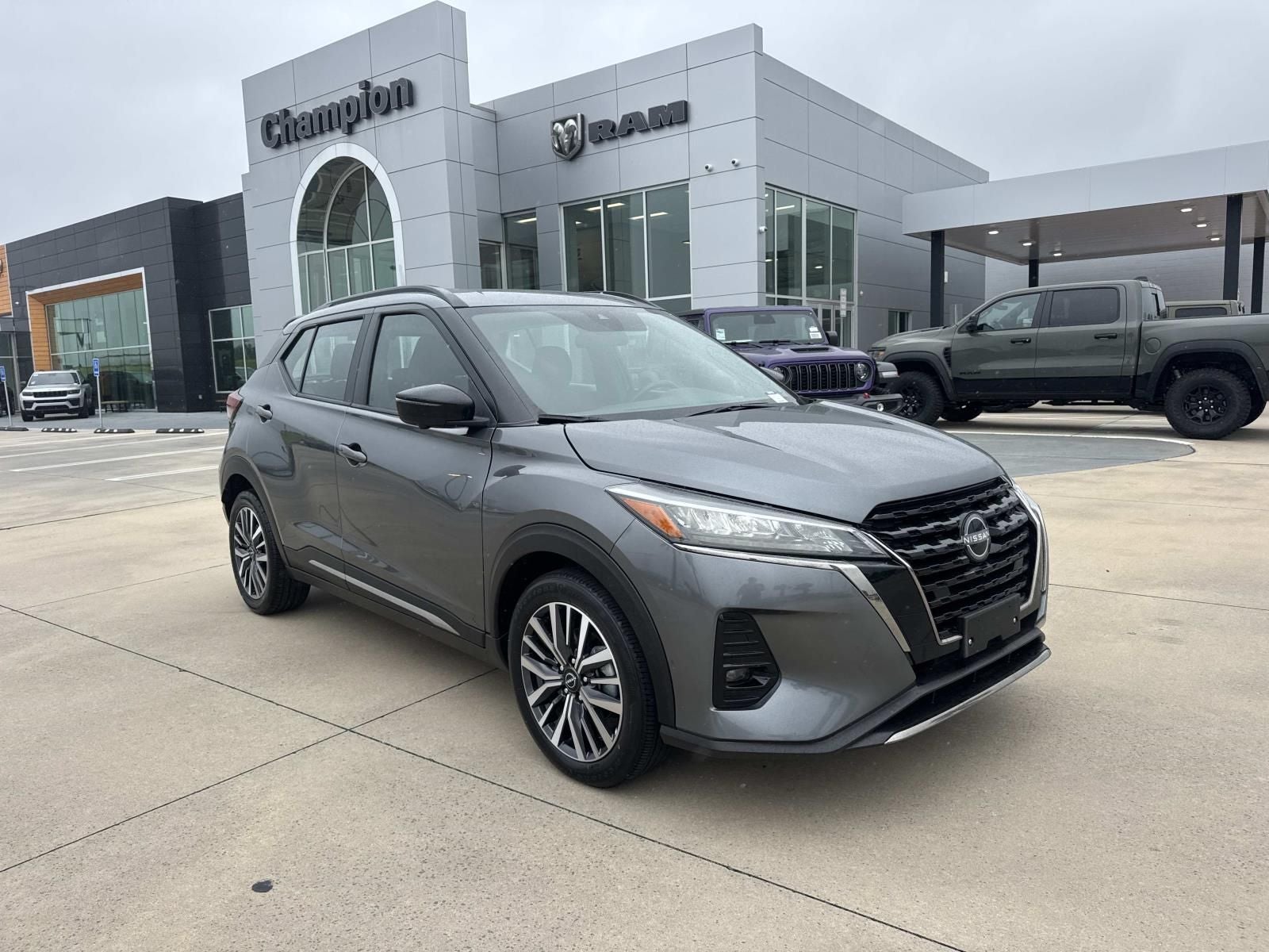 2024 Nissan Kicks SR Xtronic CVT