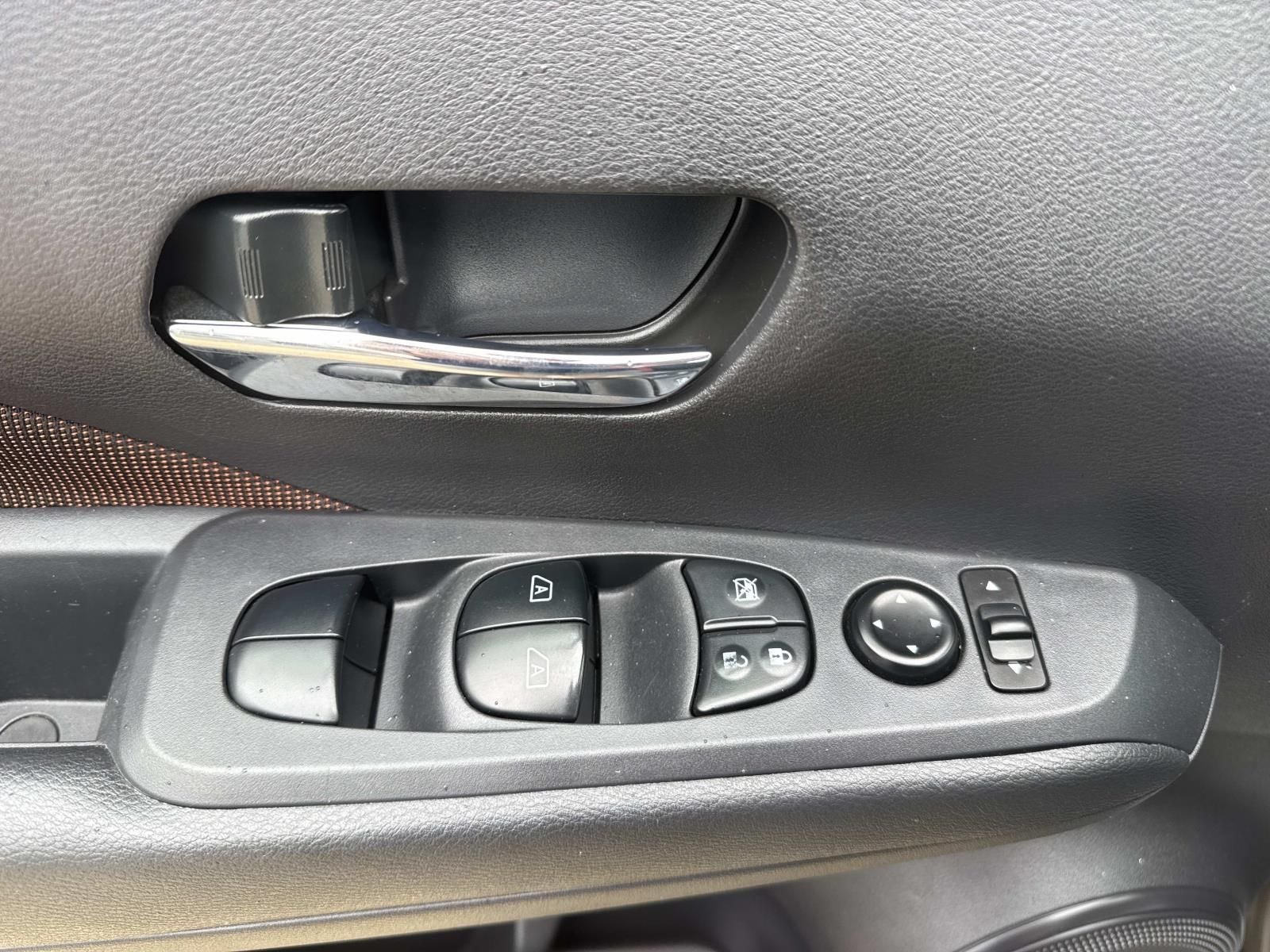 2024 Nissan Kicks SR Xtronic CVT