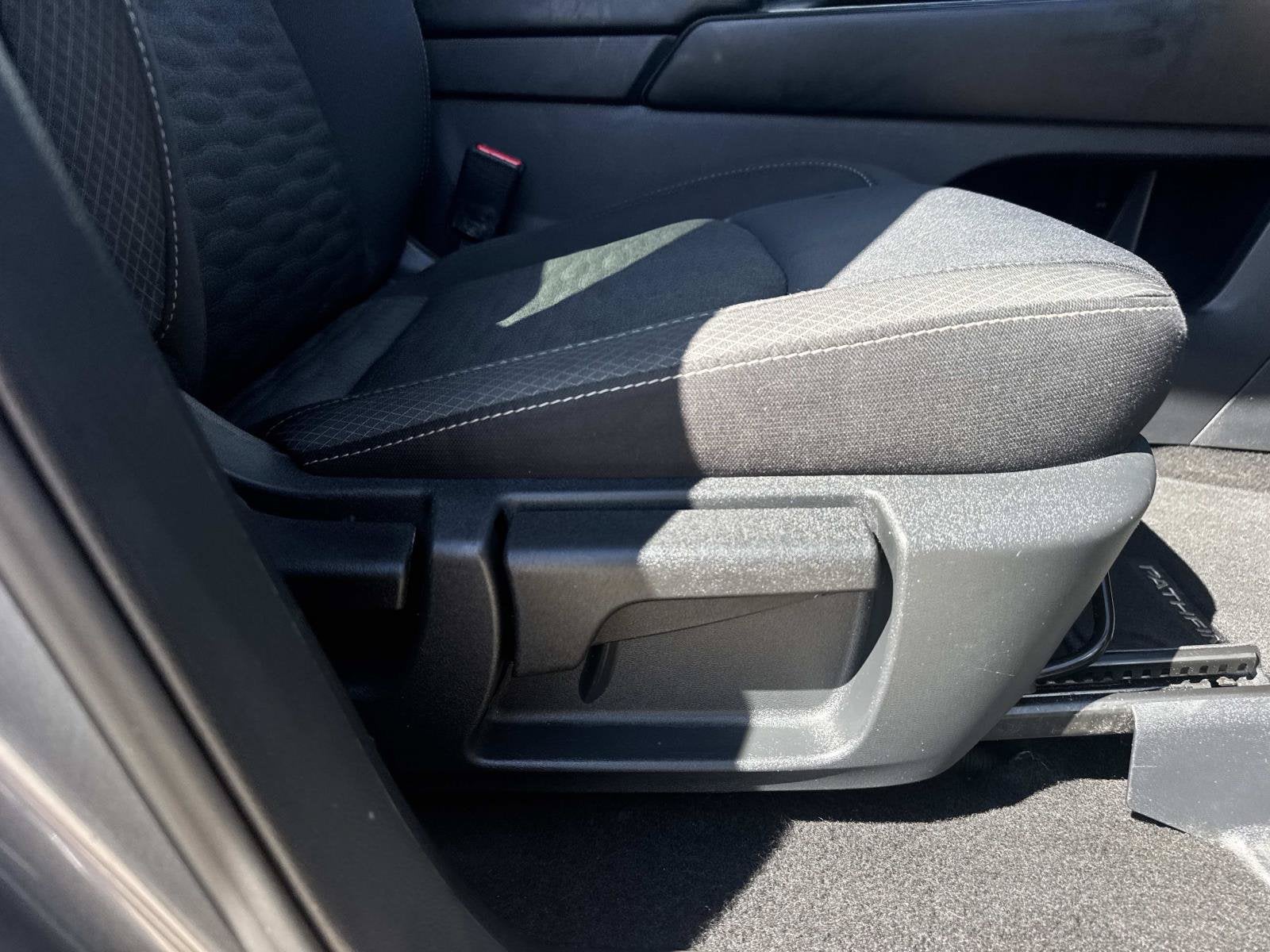 2025 Nissan Pathfinder SV FWD