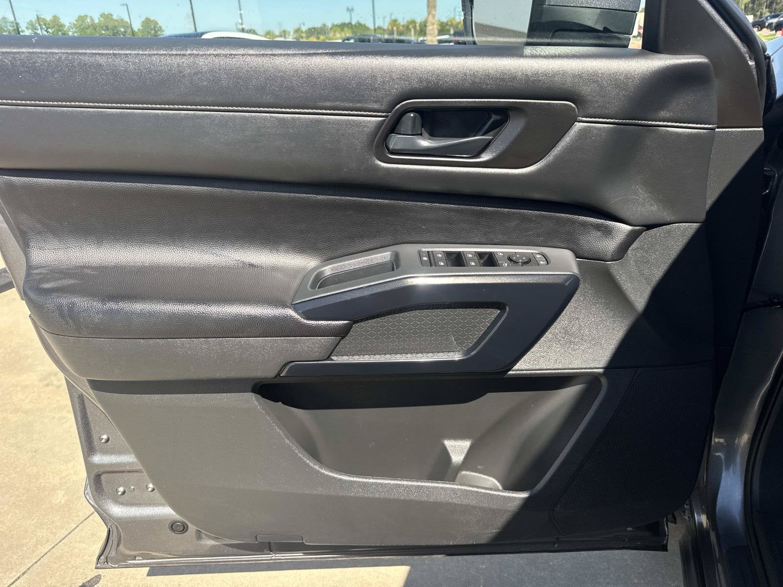 2025 Nissan Pathfinder SV FWD