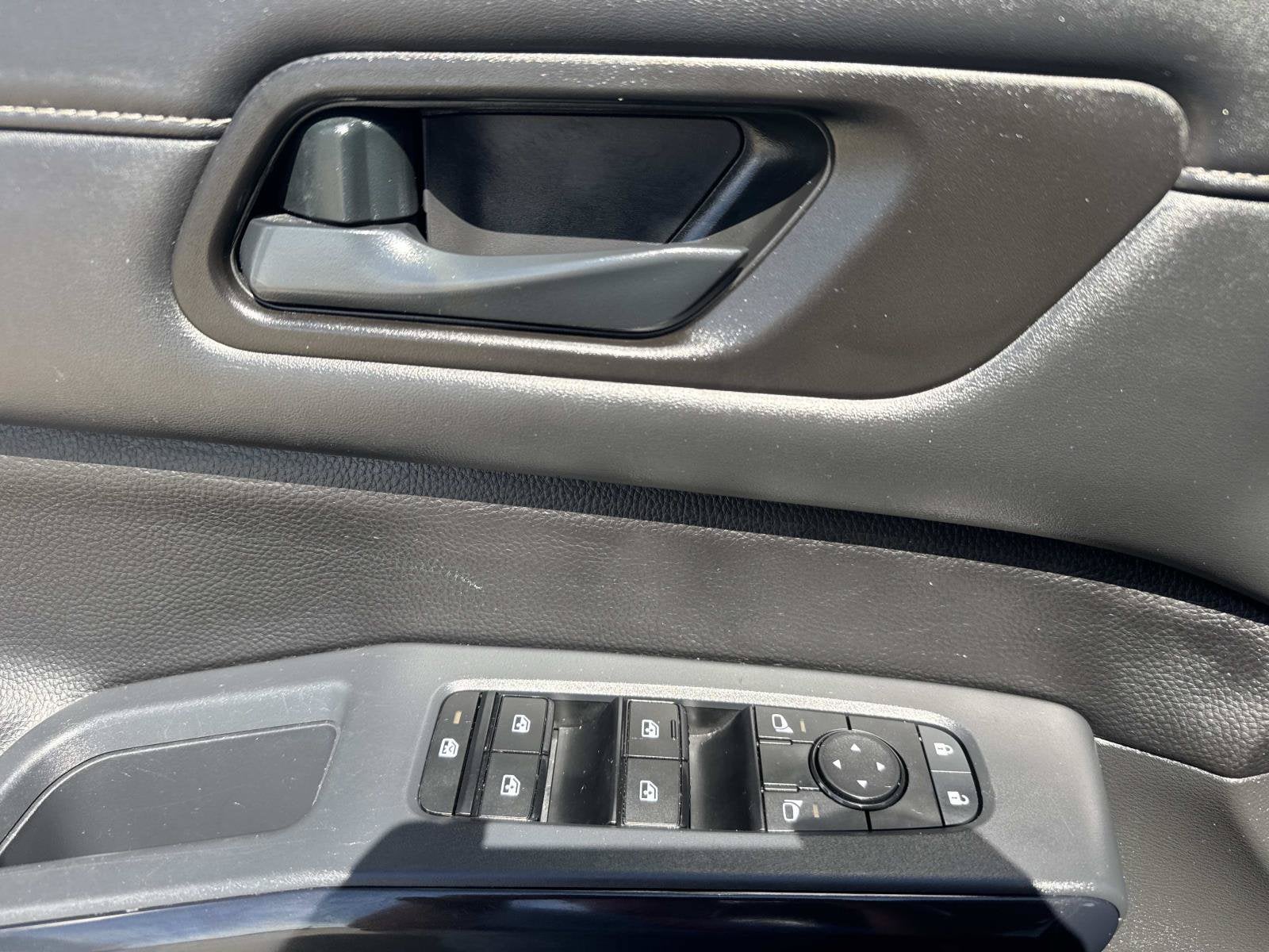 2025 Nissan Pathfinder SV FWD