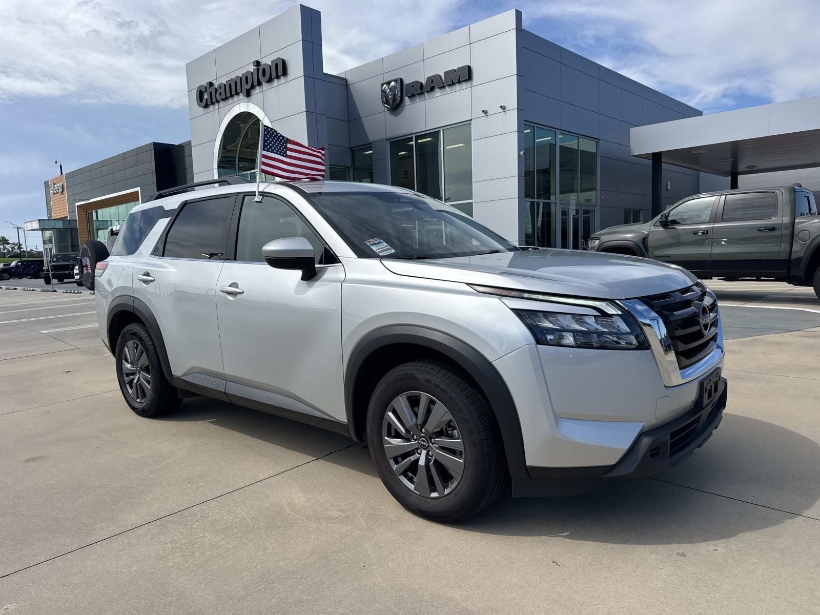 2024 Nissan Pathfinder SV FWD