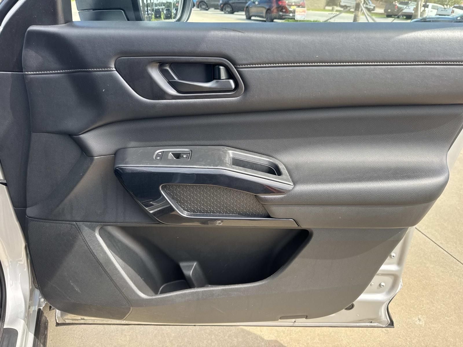 2024 Nissan Pathfinder SV FWD