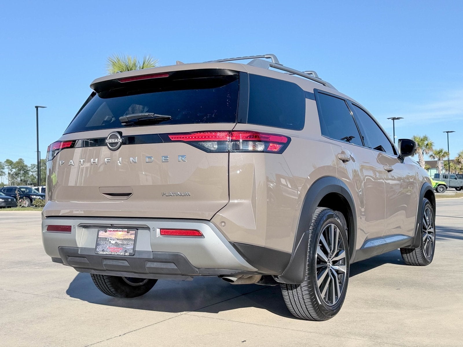2024 Nissan Pathfinder Platinum FWD
