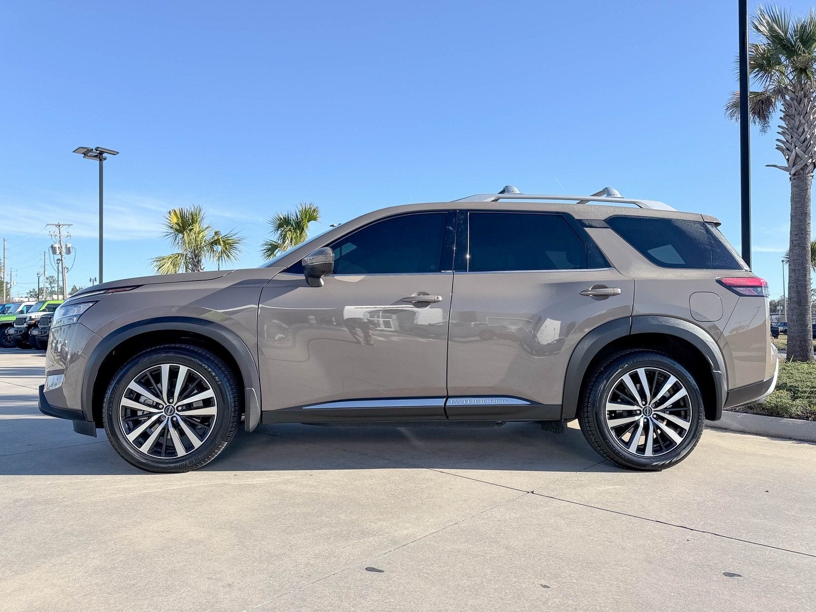 2024 Nissan Pathfinder Platinum FWD