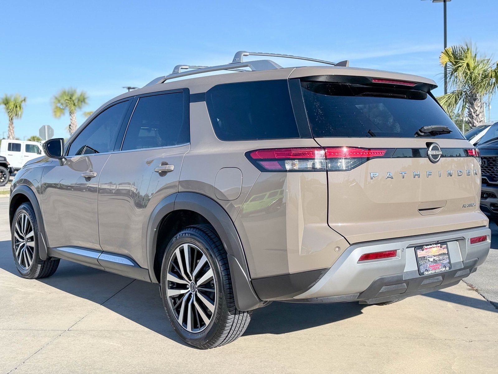 2024 Nissan Pathfinder Platinum FWD