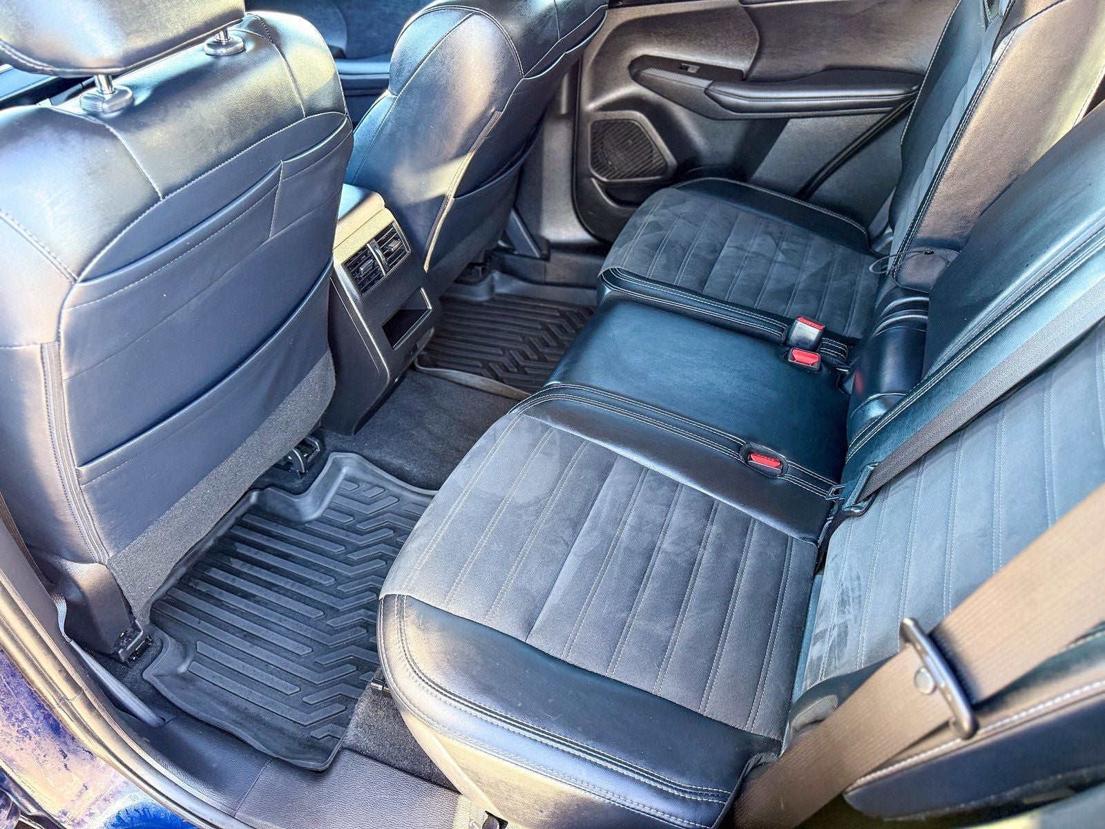 2024 Mitsubishi Outlander Base