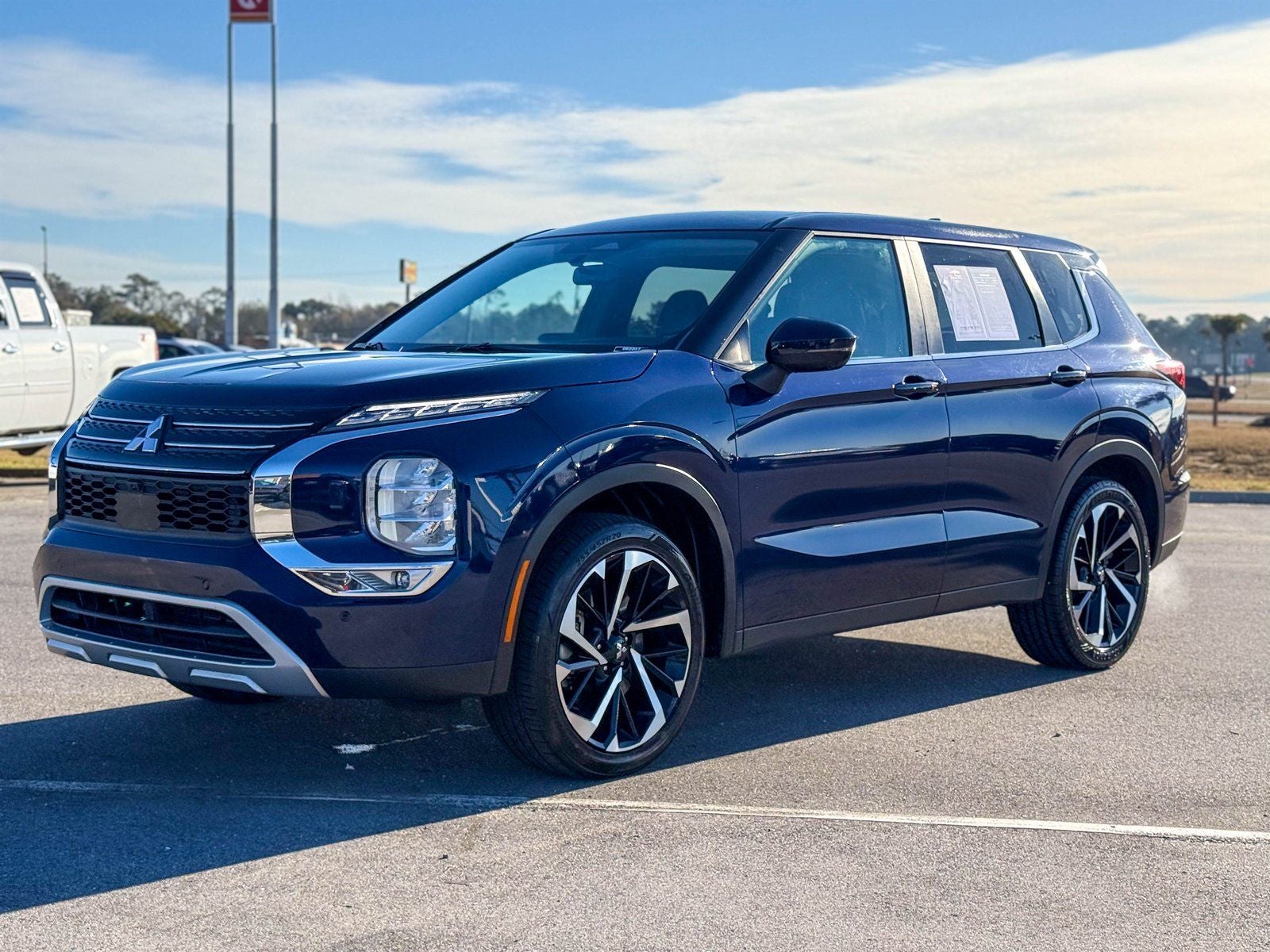 2024 Mitsubishi Outlander Base