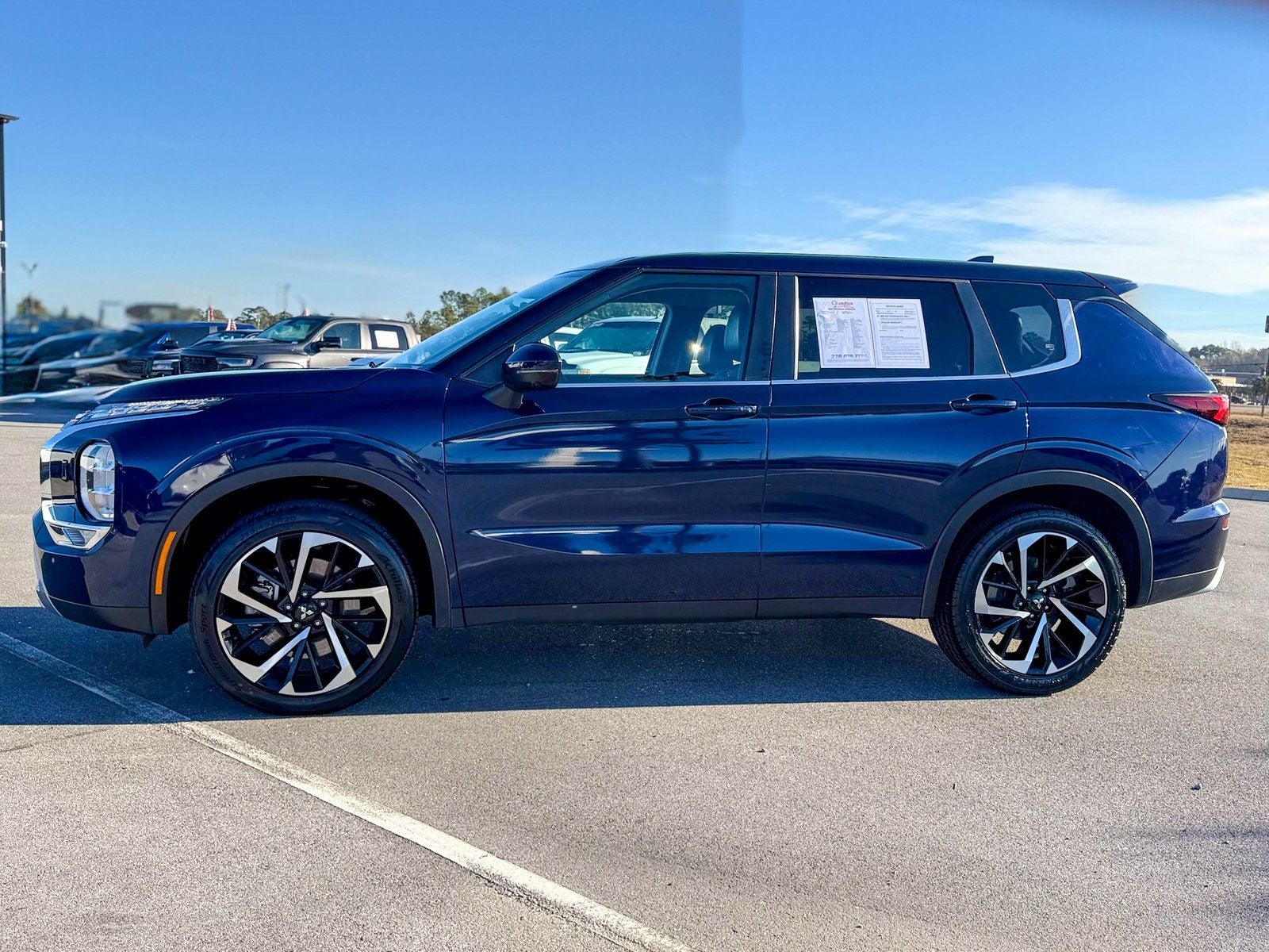 2024 Mitsubishi Outlander Base