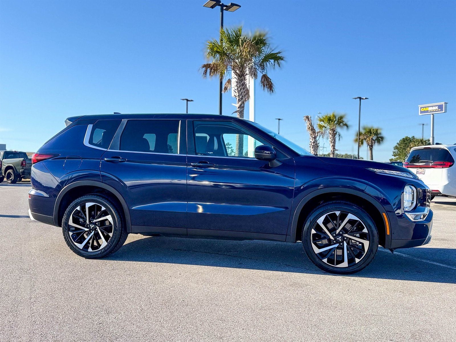 2024 Mitsubishi Outlander Base