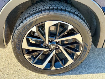 2024 Mitsubishi Outlander Base