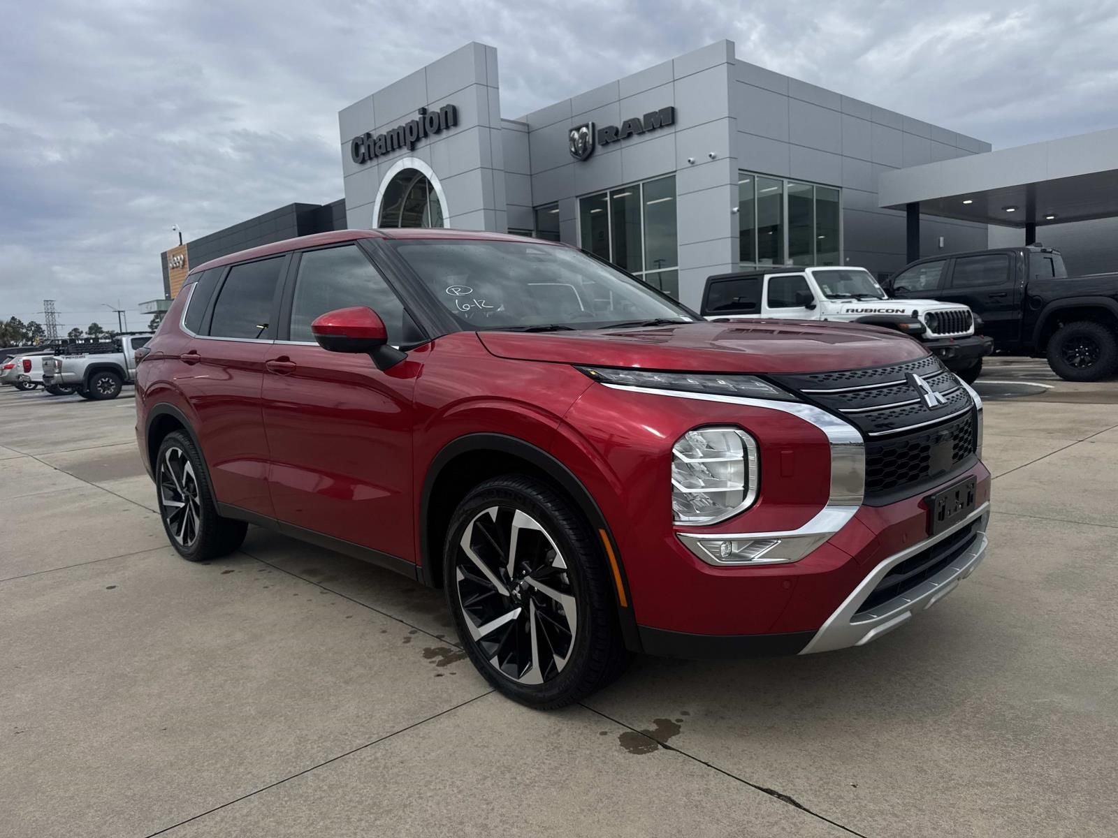 2024 Mitsubishi Outlander SE S-AWC's photo