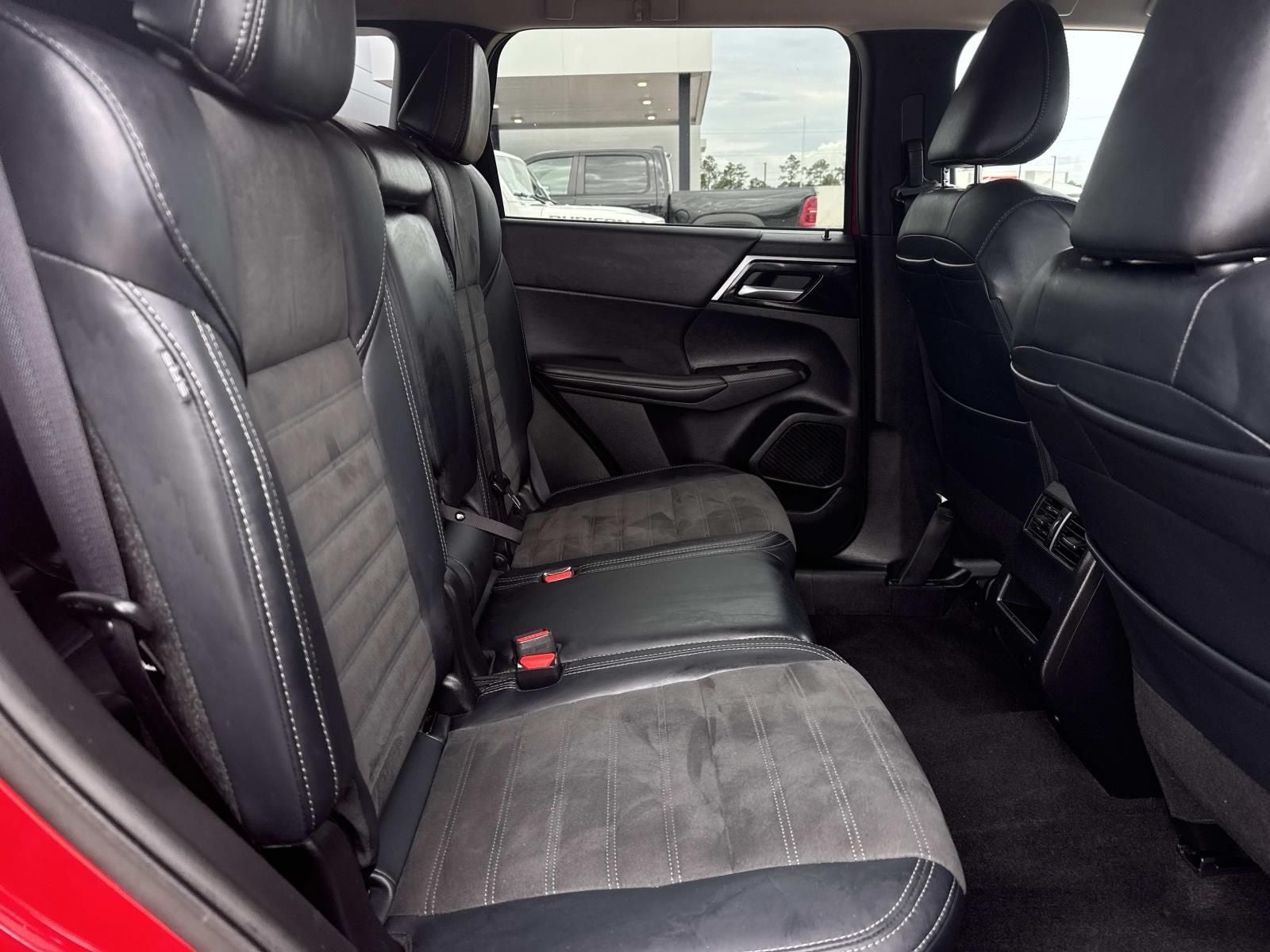2024 Mitsubishi Outlander Base