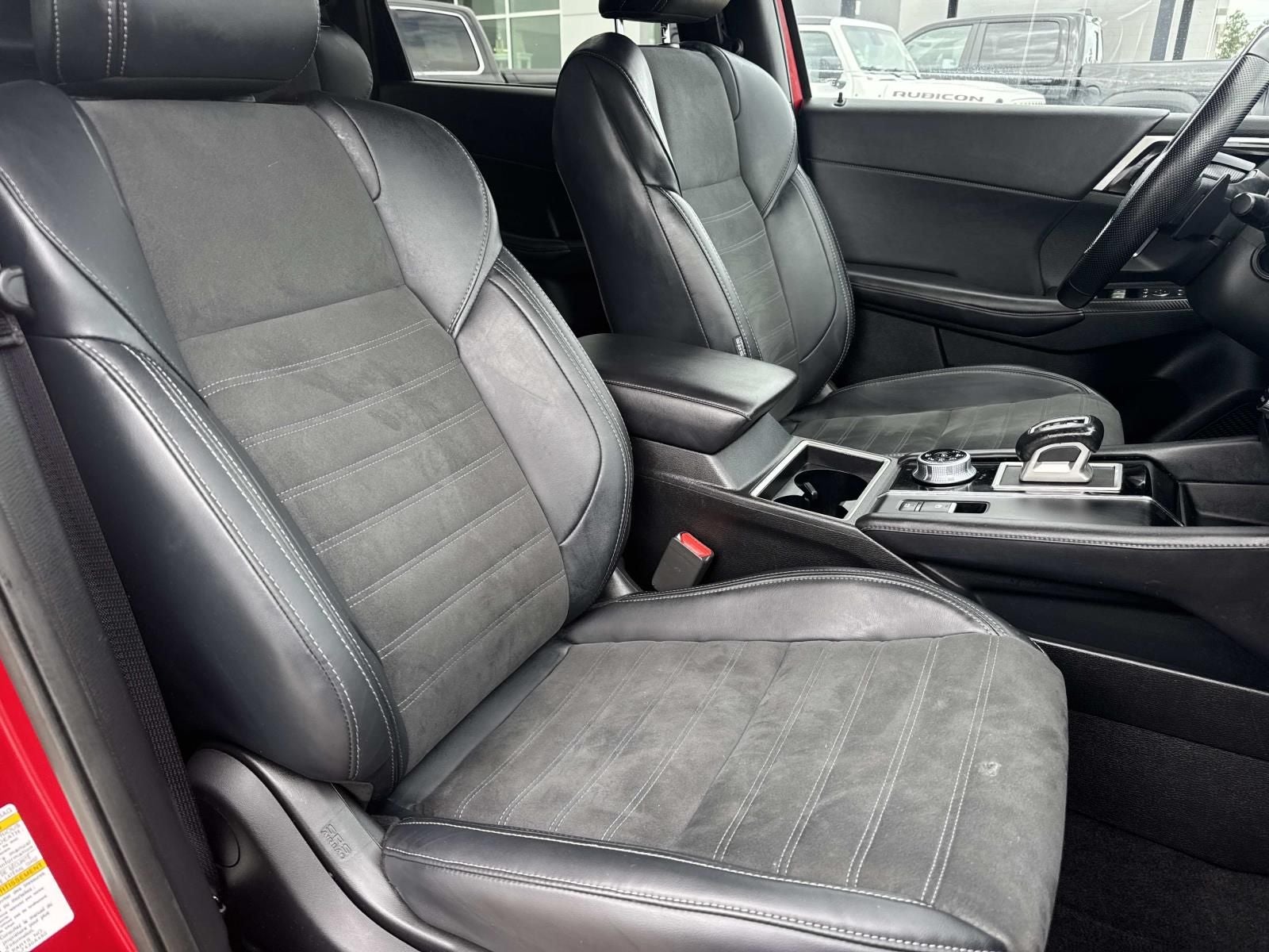 2024 Mitsubishi Outlander Base