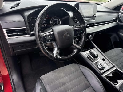 2024 Mitsubishi Outlander Base