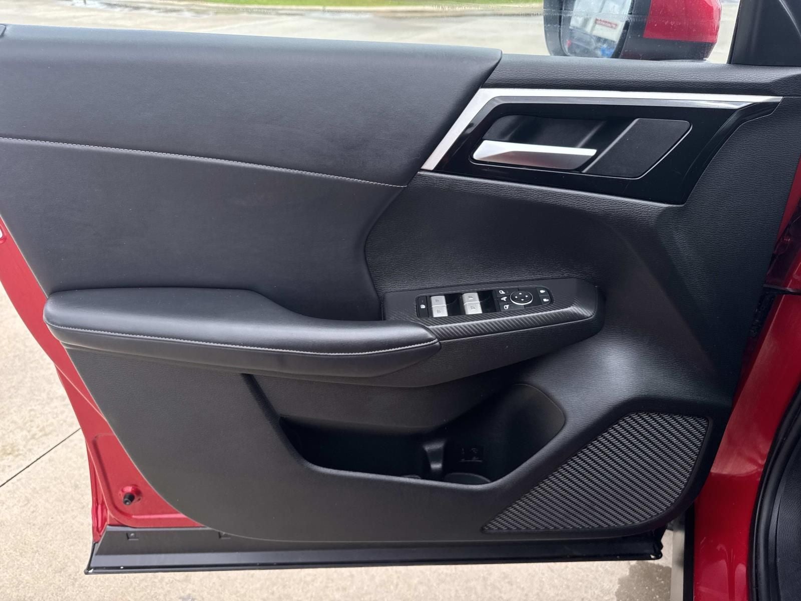 2024 Mitsubishi Outlander Base