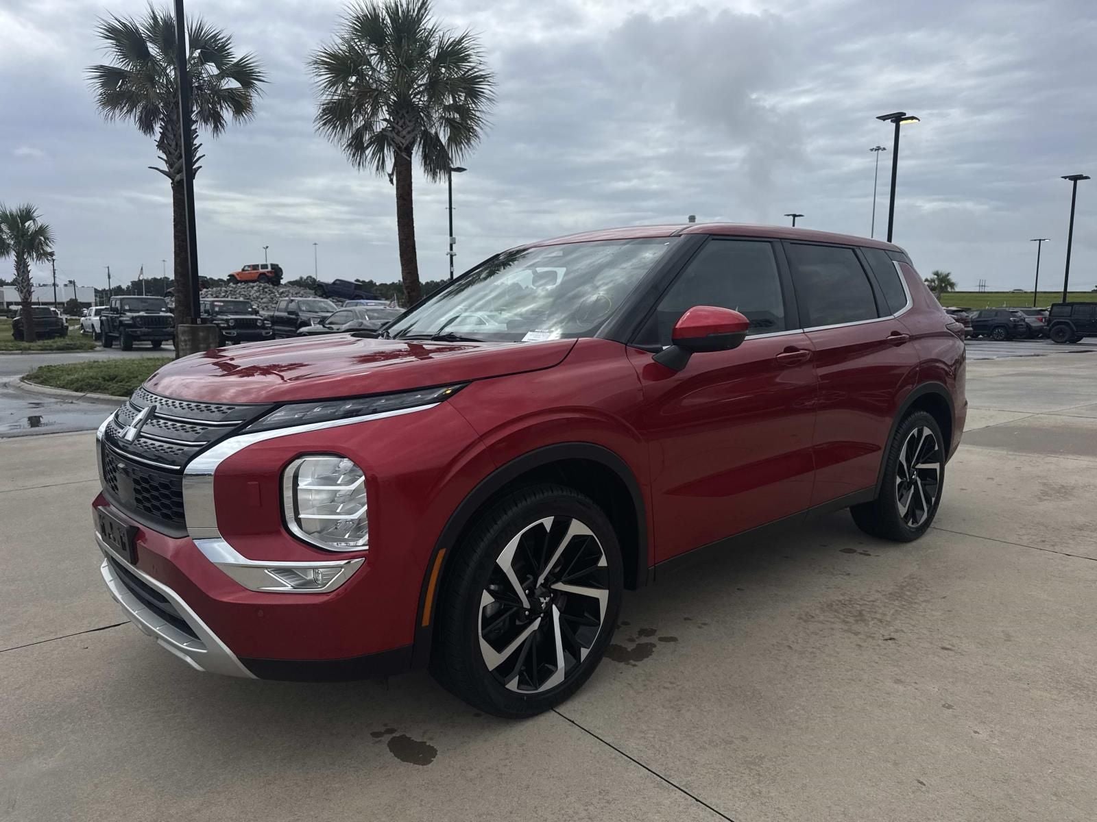 2024 Mitsubishi Outlander Base