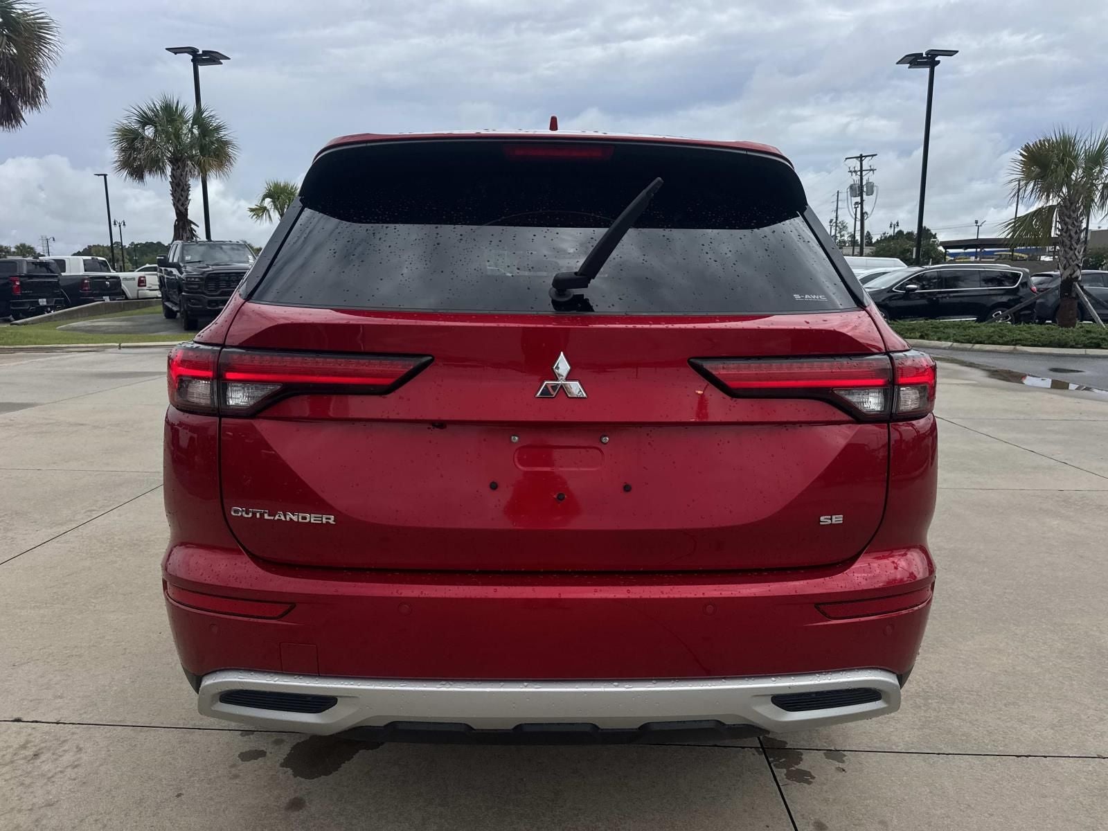 2024 Mitsubishi Outlander Base