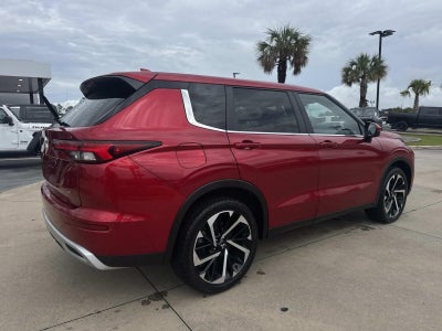 2024 Mitsubishi Outlander Base