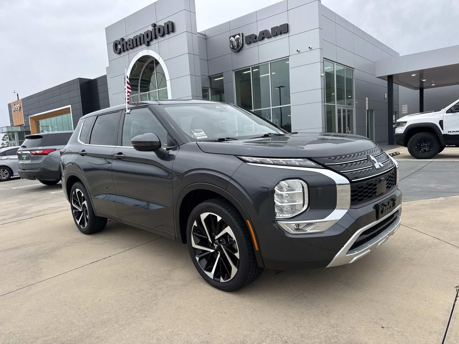 2024 Mitsubishi Outlander Base